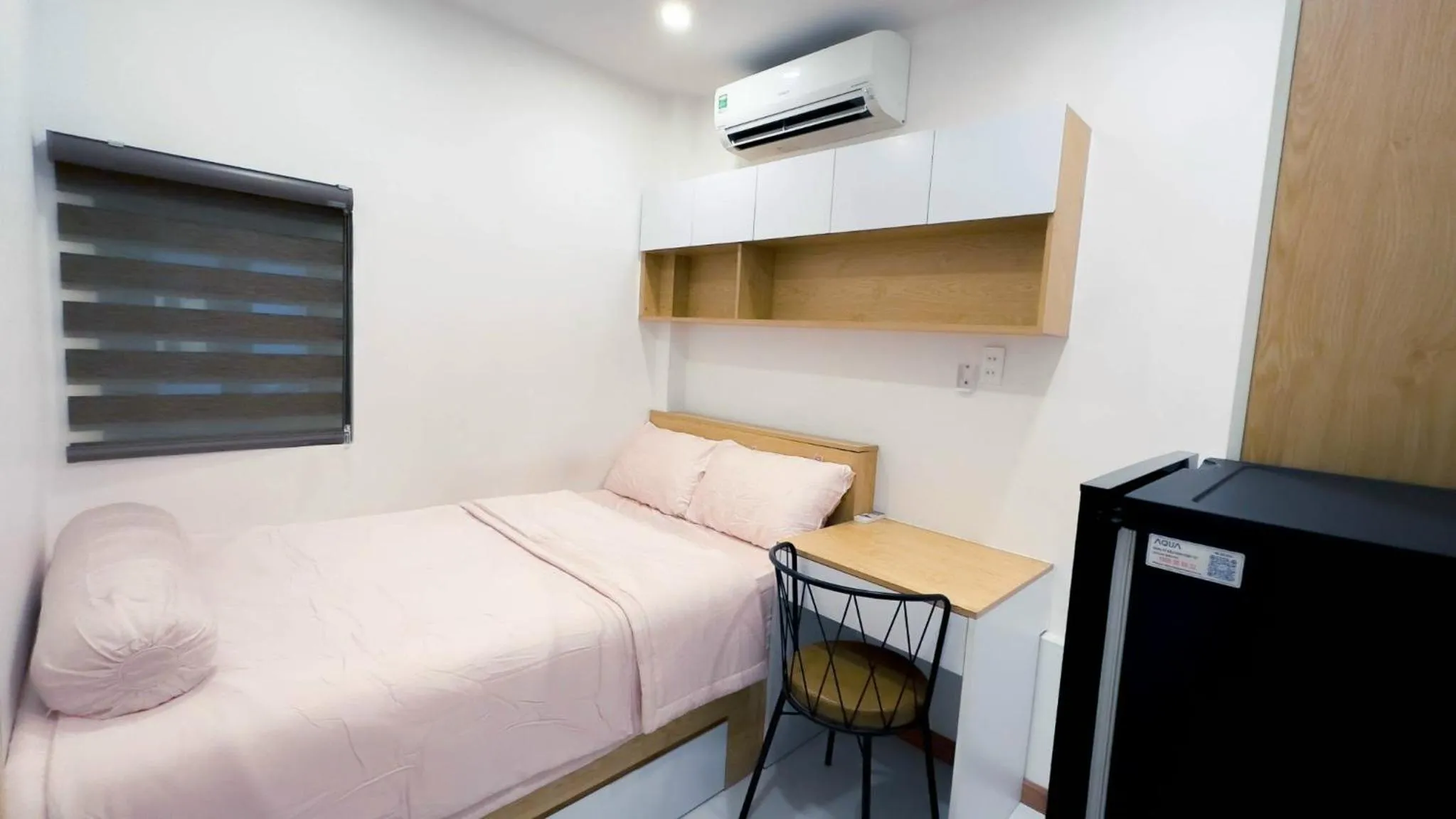 Photo of the whole room, Bed in Lunaria Maison - Local Side