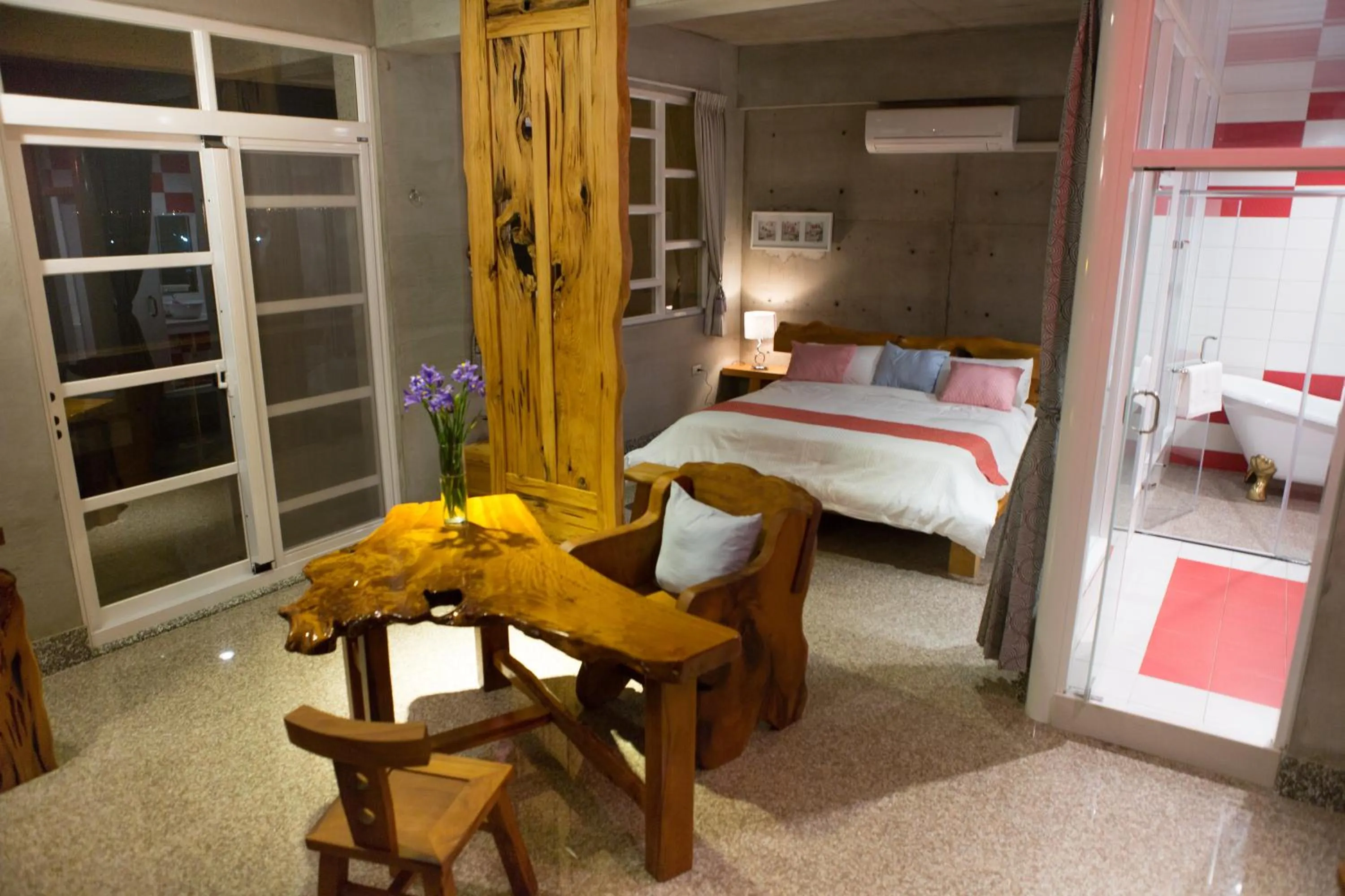 Photo of the whole room, Bed in Water Reflections at Ease