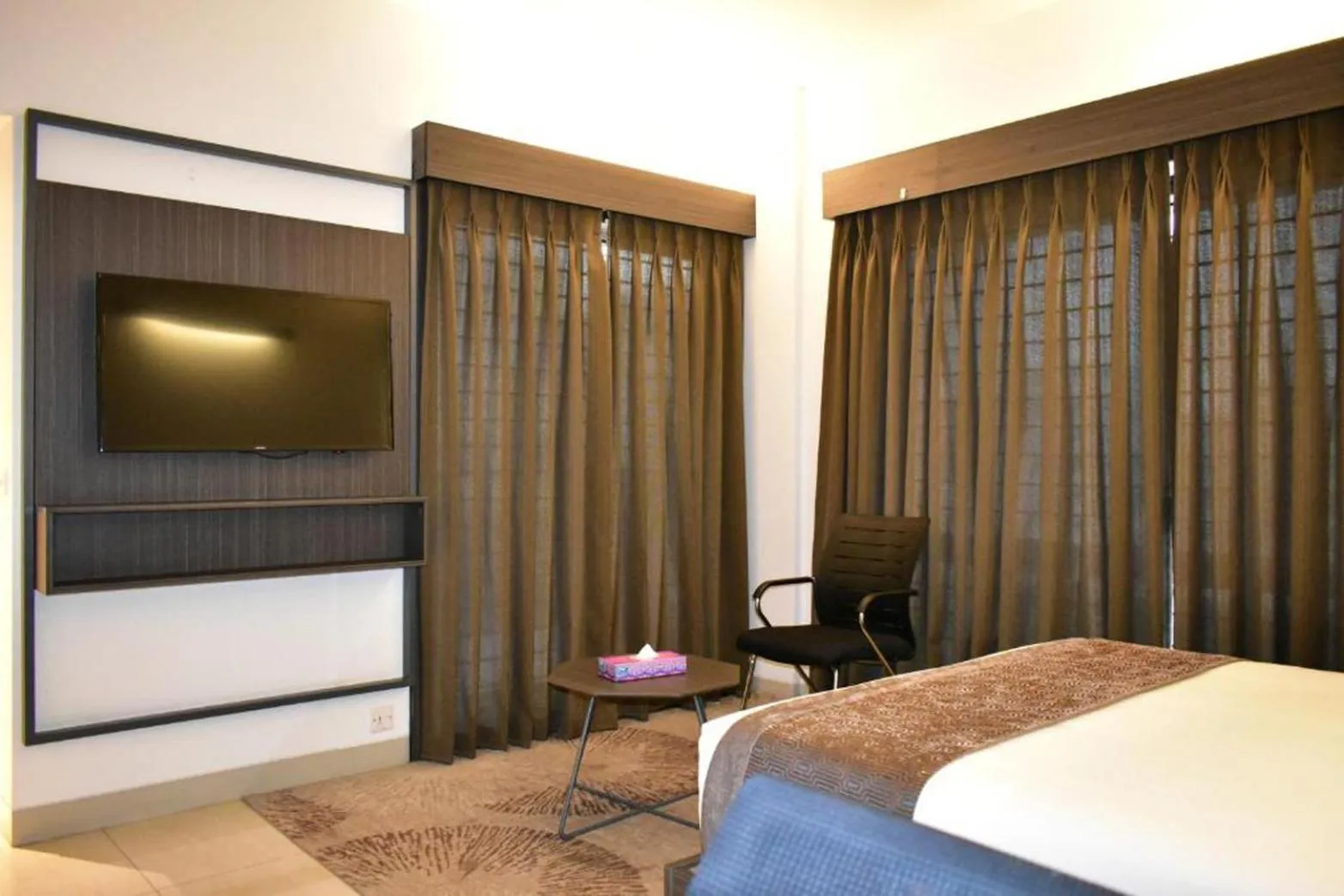 TV and multimedia, Bed in Spring Hill Serviced Apartments Gulshan