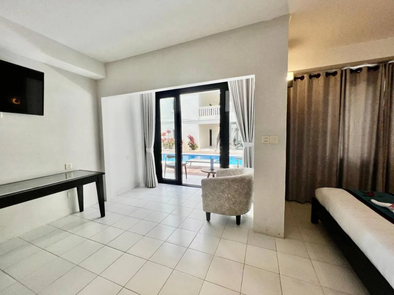 View (from property/room), Bed in Mary Beach Hotel & Resort