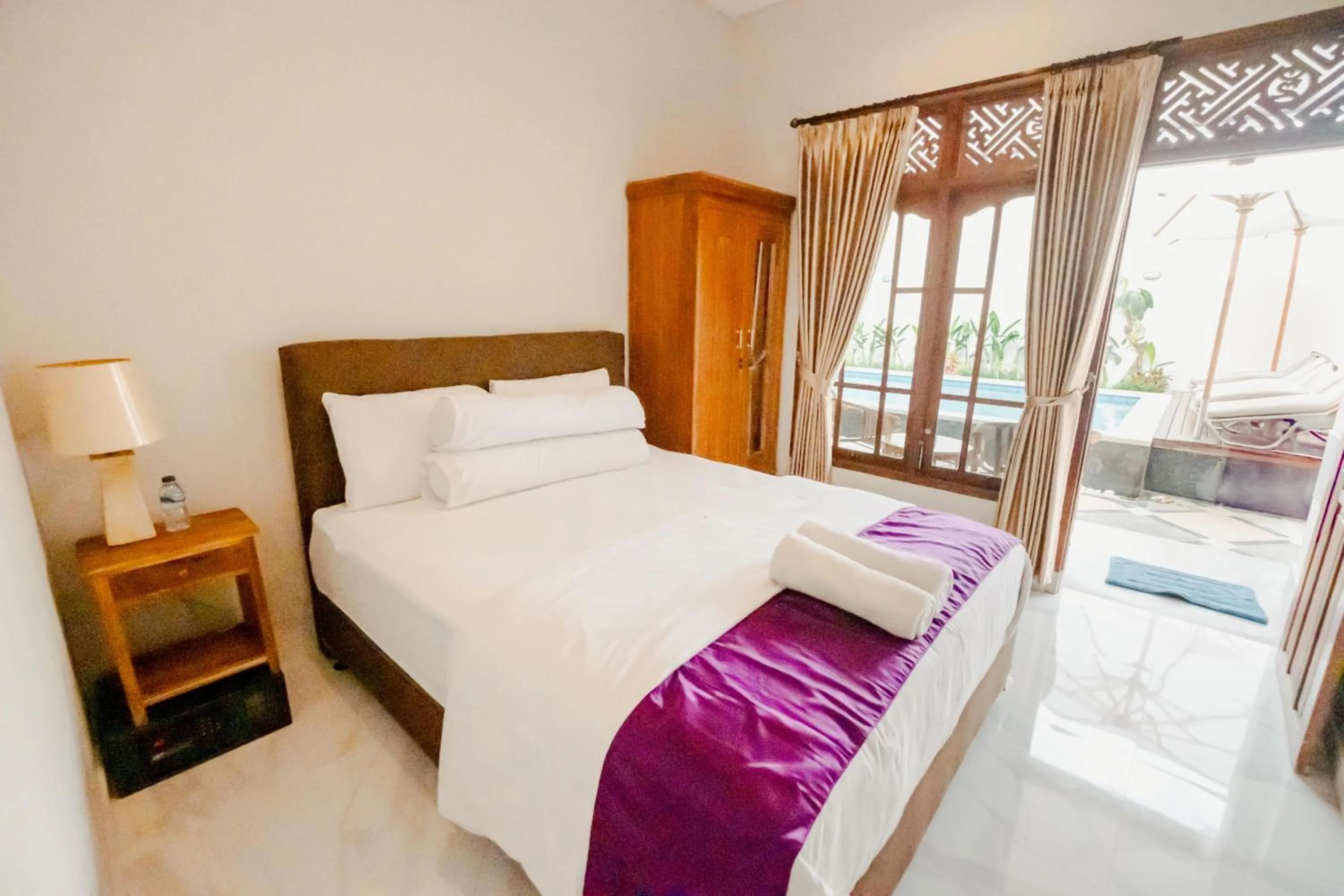 Bed in Turtle Shelter Guest House