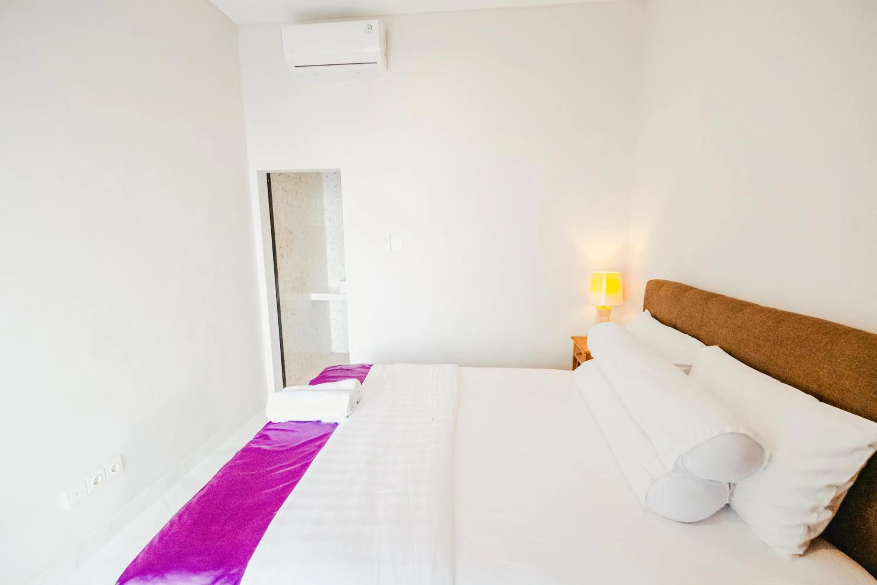 Bed in Turtle Shelter Guest House