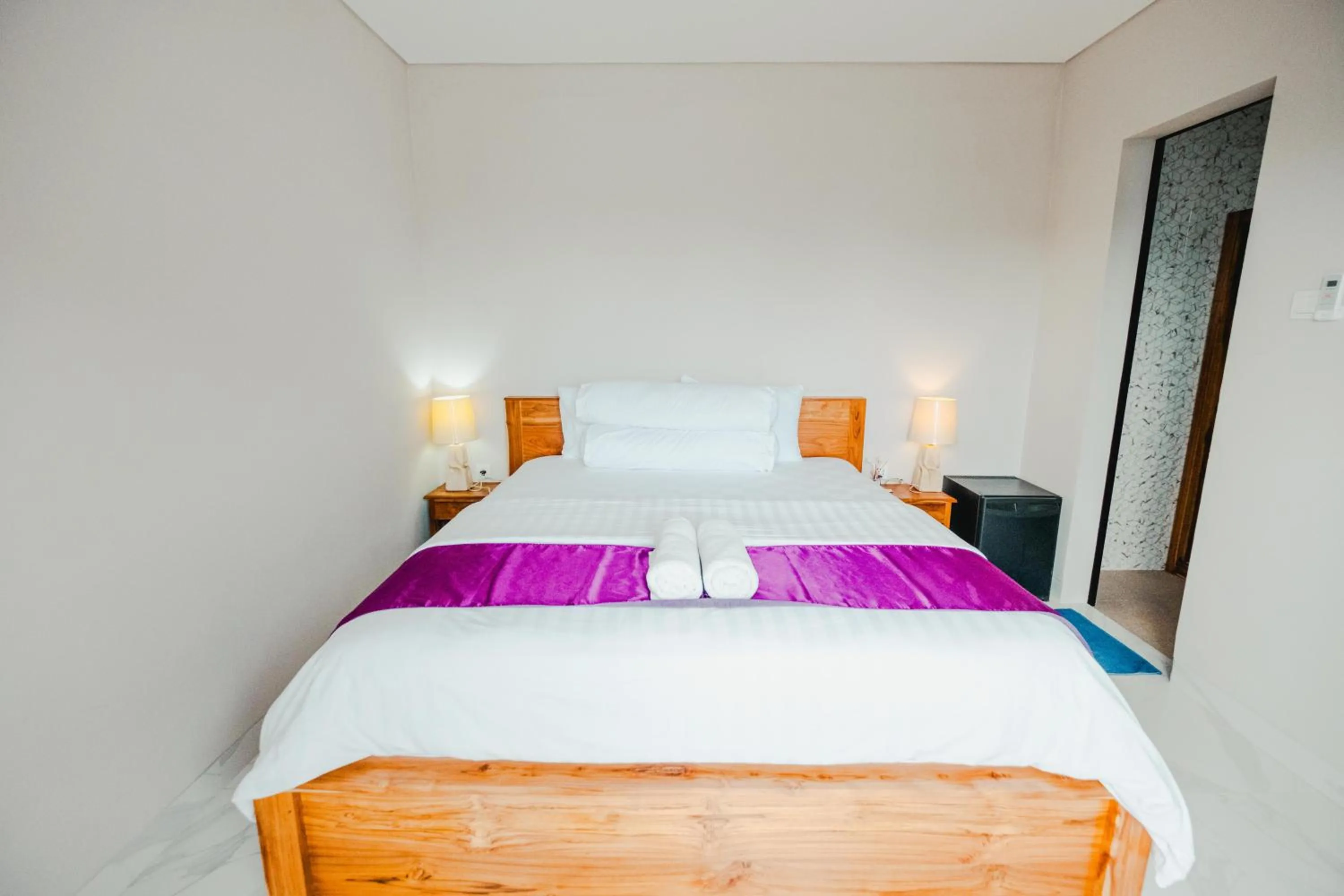 Bed in Turtle Shelter Guest House