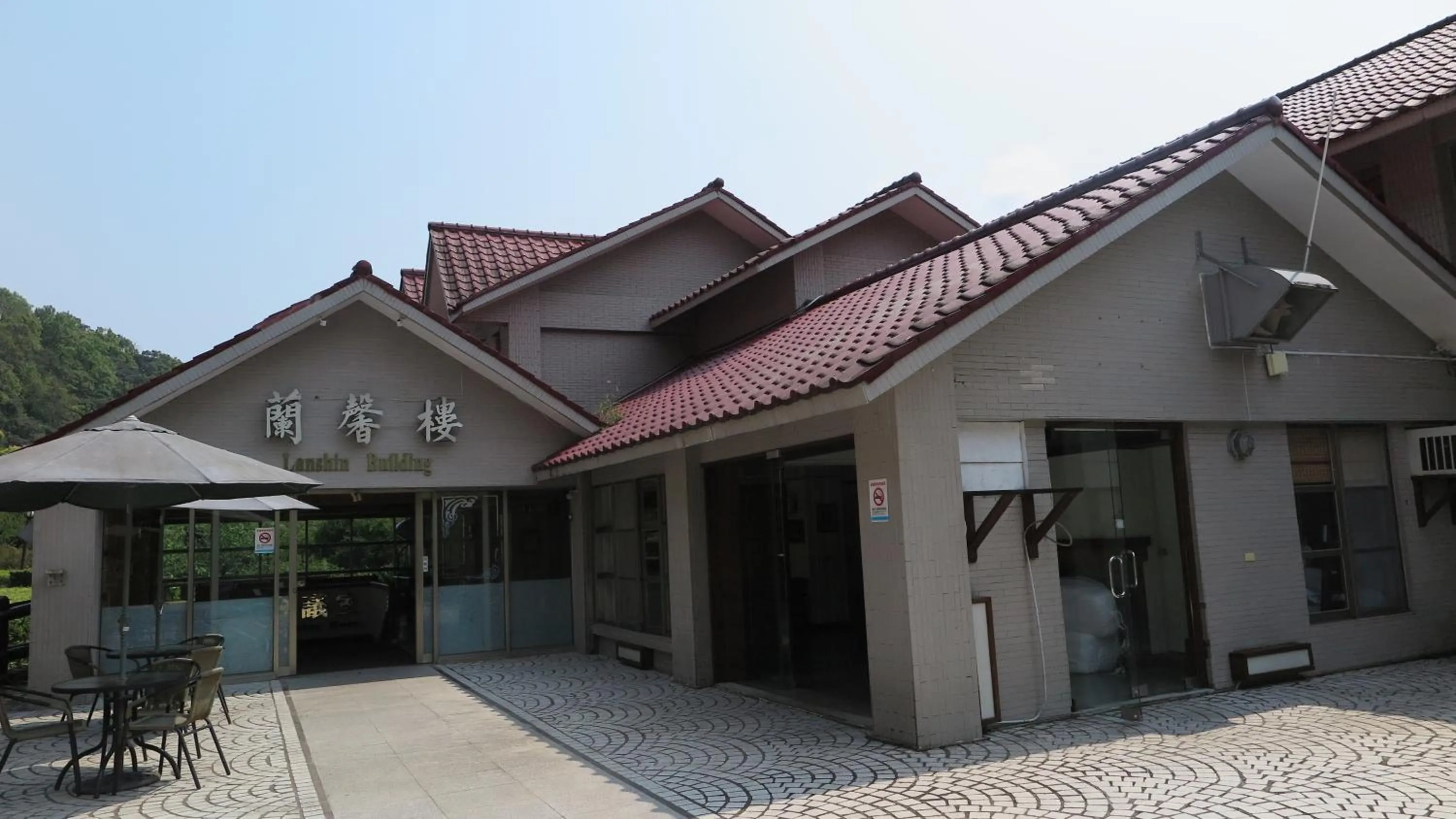 Facade/entrance in Chilan Hotel