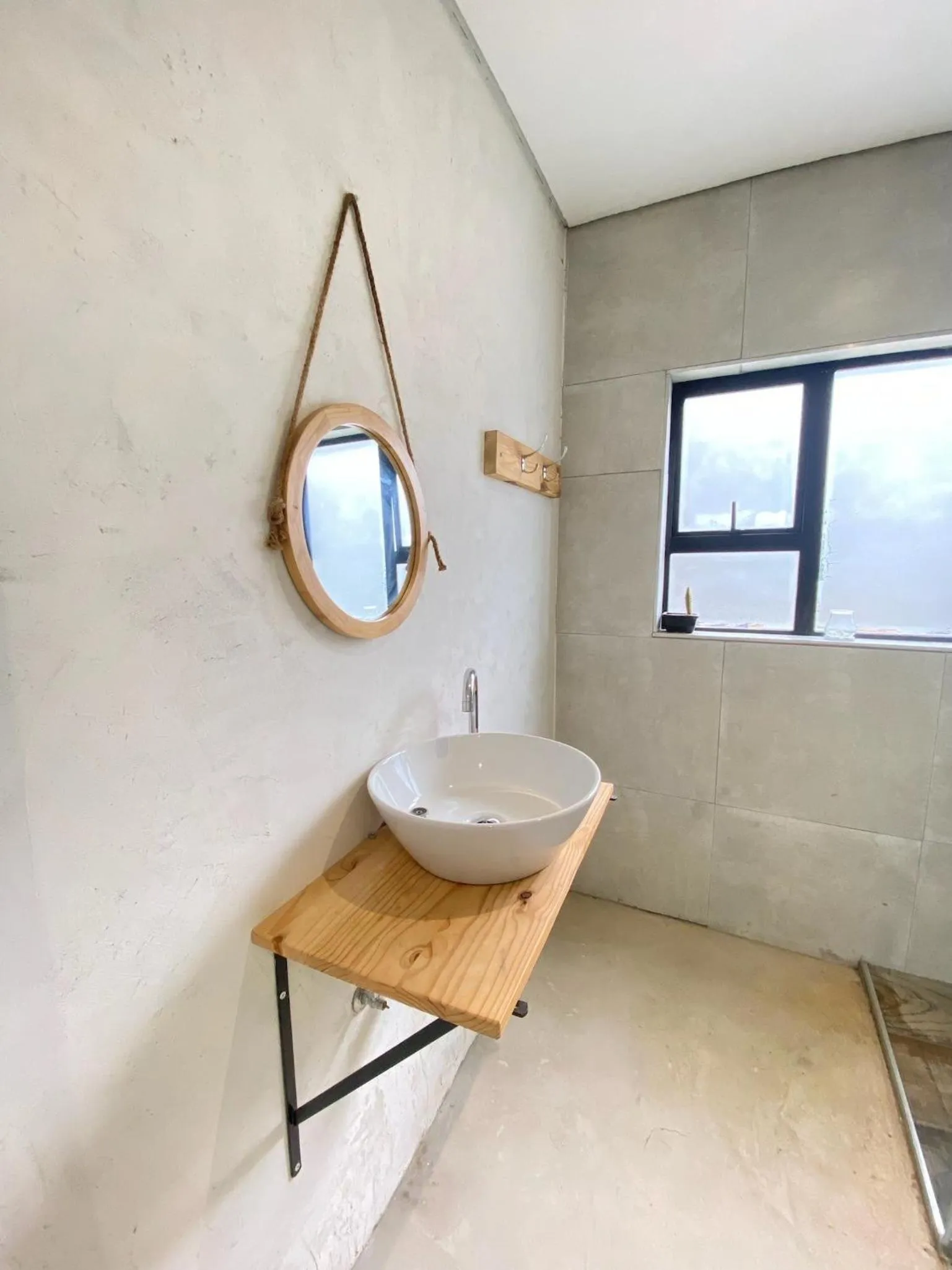 Shower in The Urban Sanctuary Boutique Hotel & Retreat