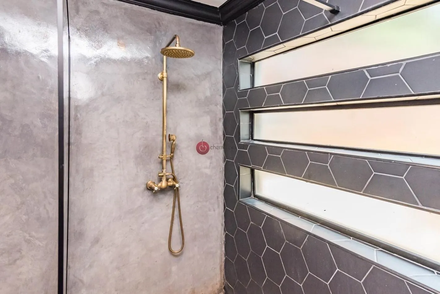 Shower in The Urban Sanctuary Boutique Hotel & Retreat