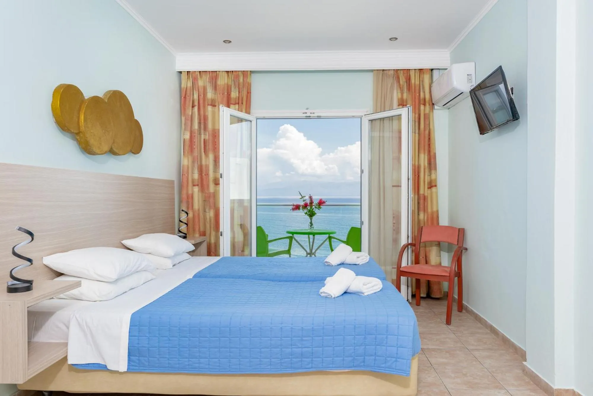 Photo of the whole room, Bed in Corfu Maris