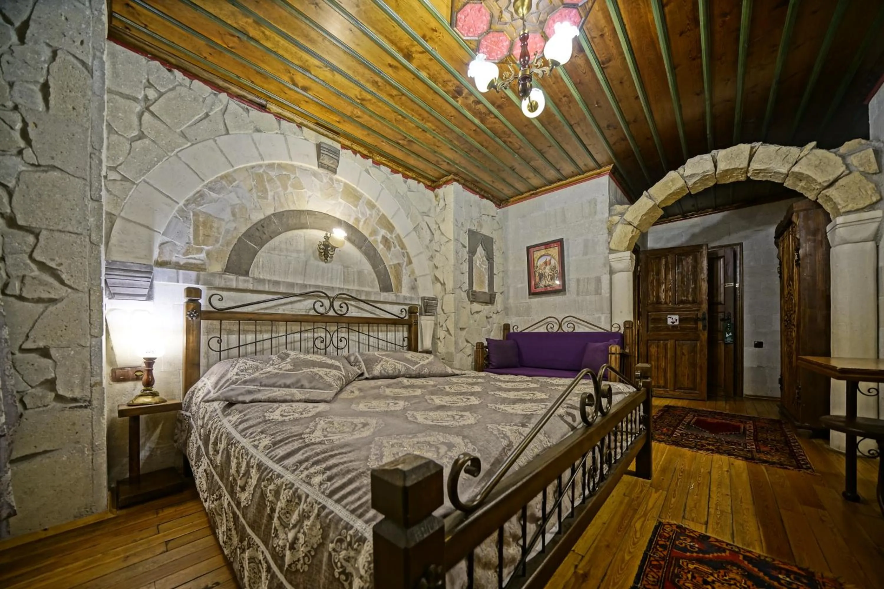 Photo of the whole room, Bed in Alaturca House