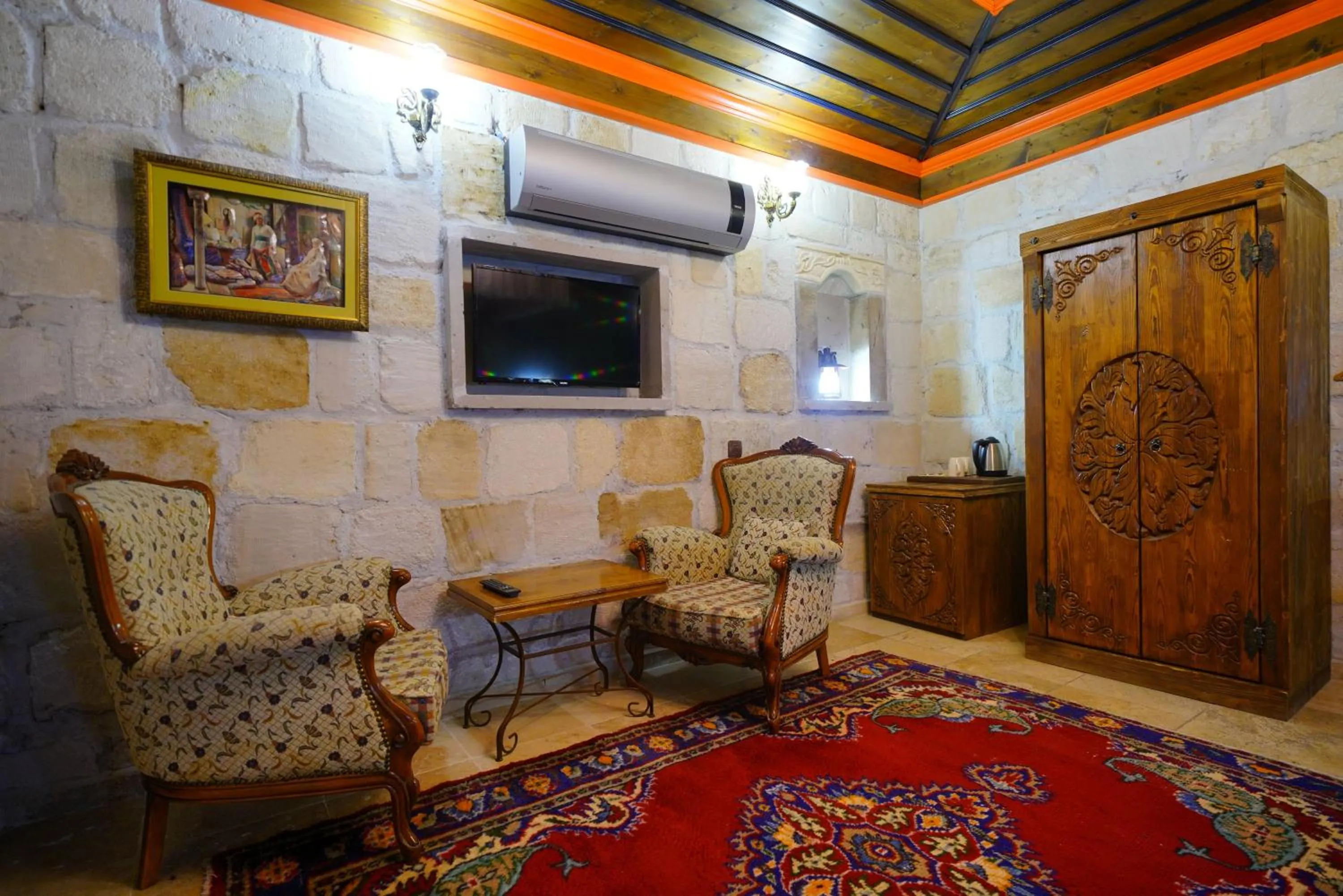 Photo of the whole room in Alaturca House