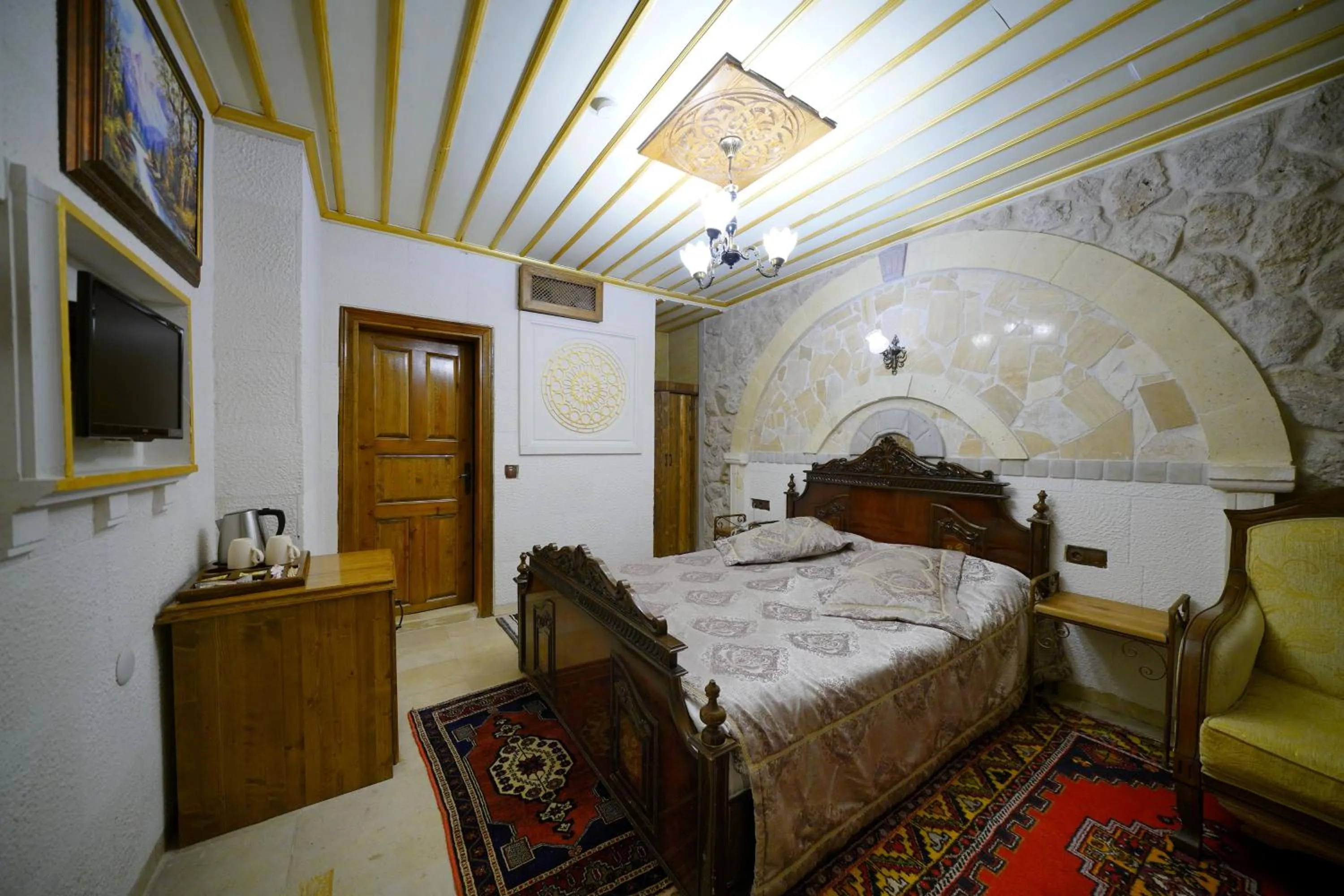 Photo of the whole room, Bed in Alaturca House
