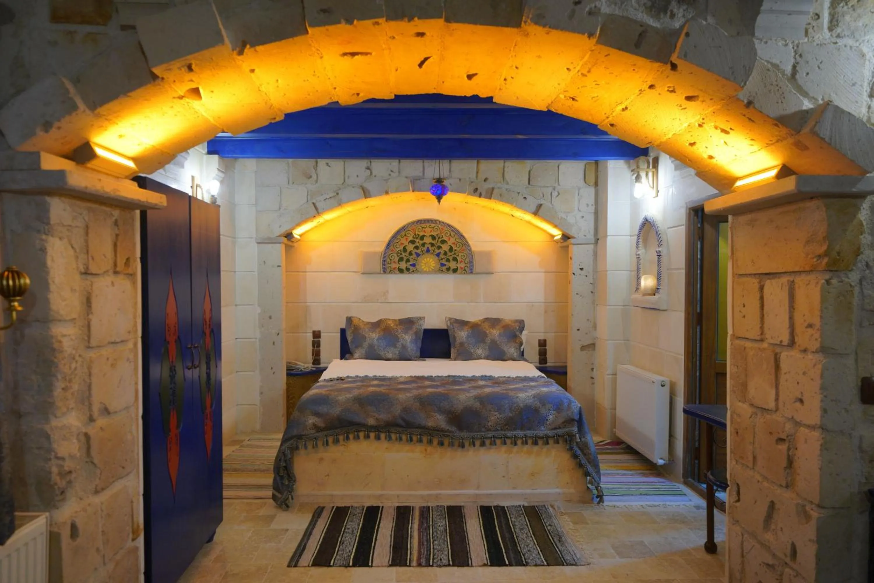 Photo of the whole room, Bed in Alaturca House