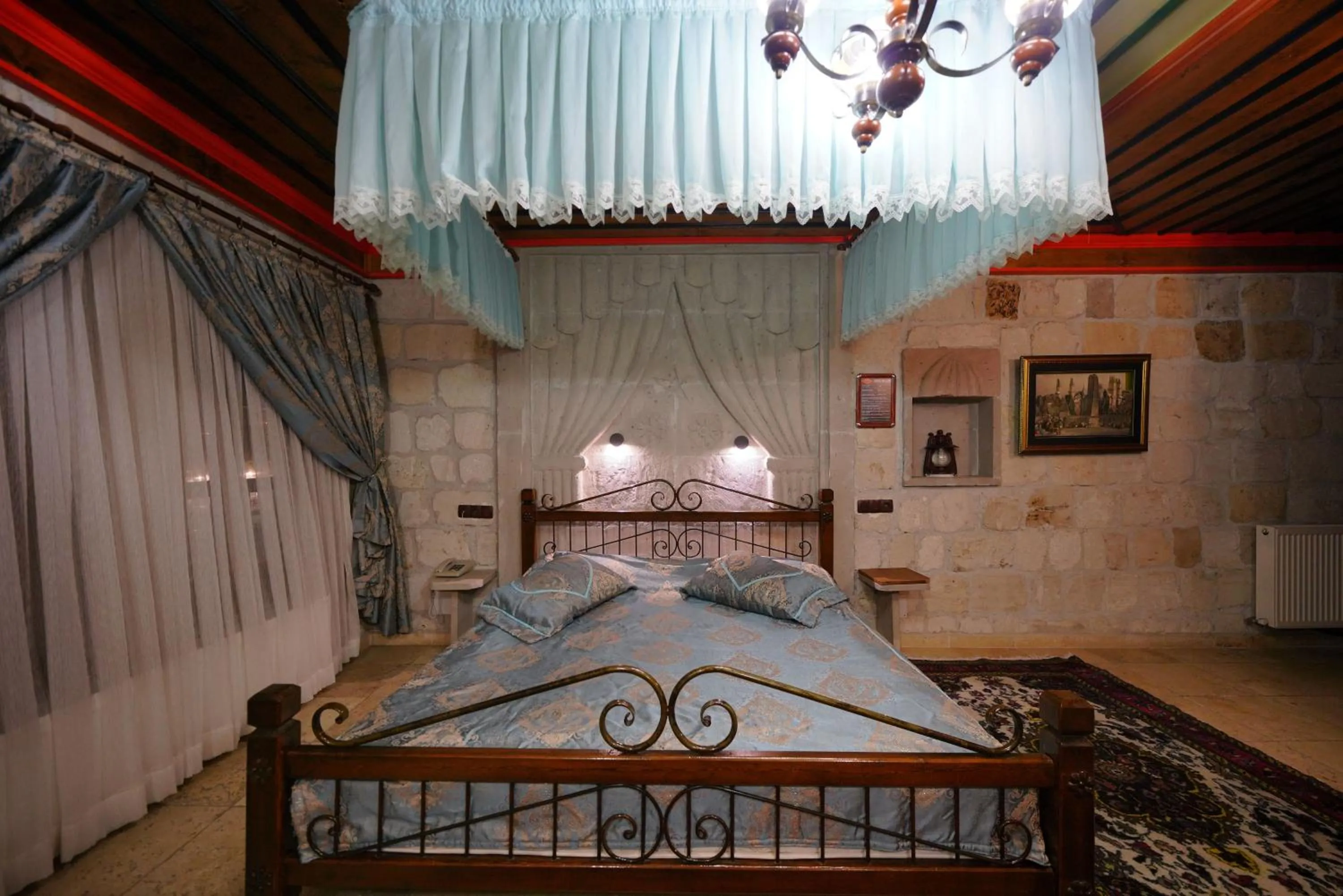 Photo of the whole room, Bed in Alaturca House