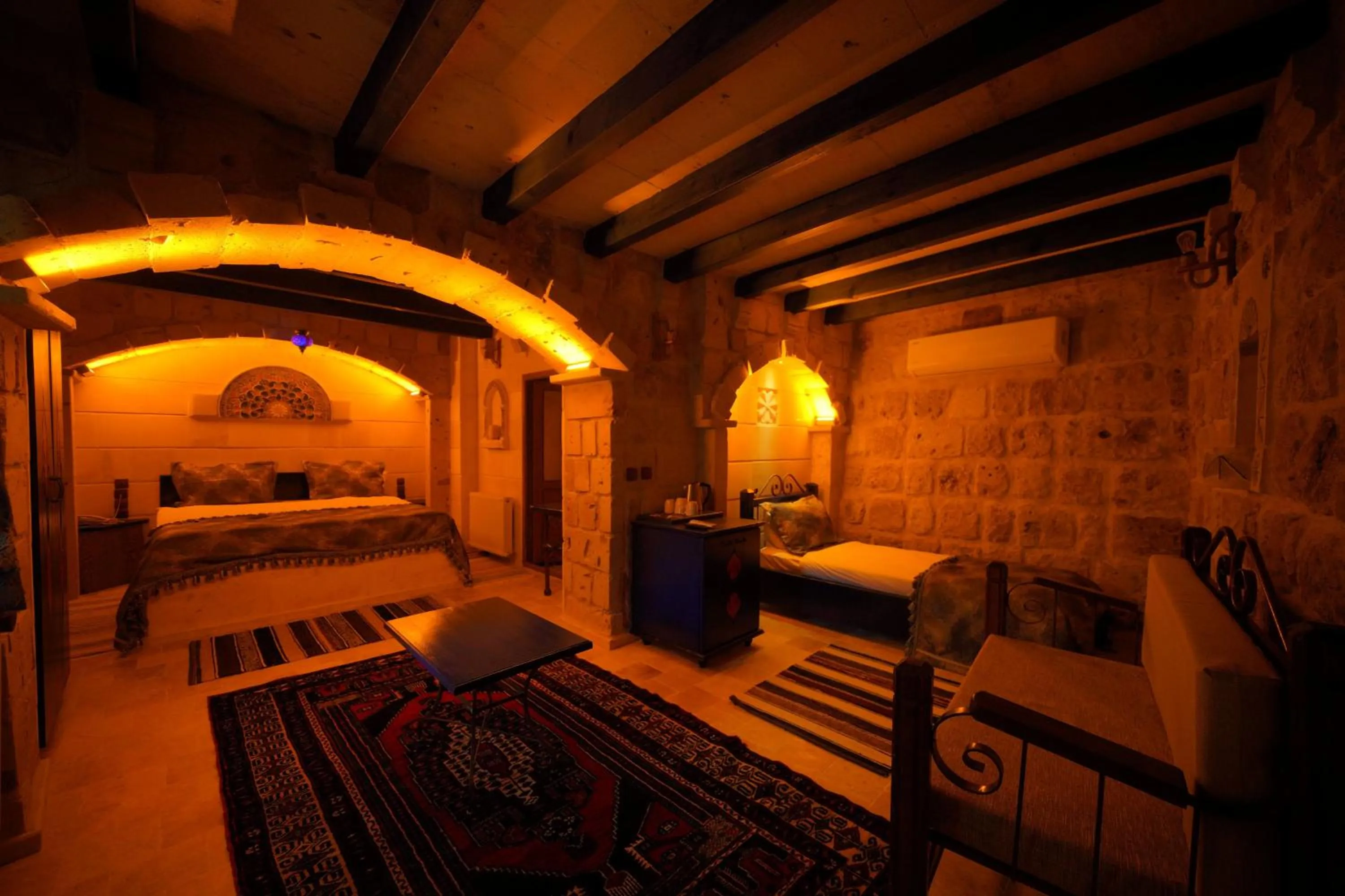 Photo of the whole room, Bed in Alaturca House