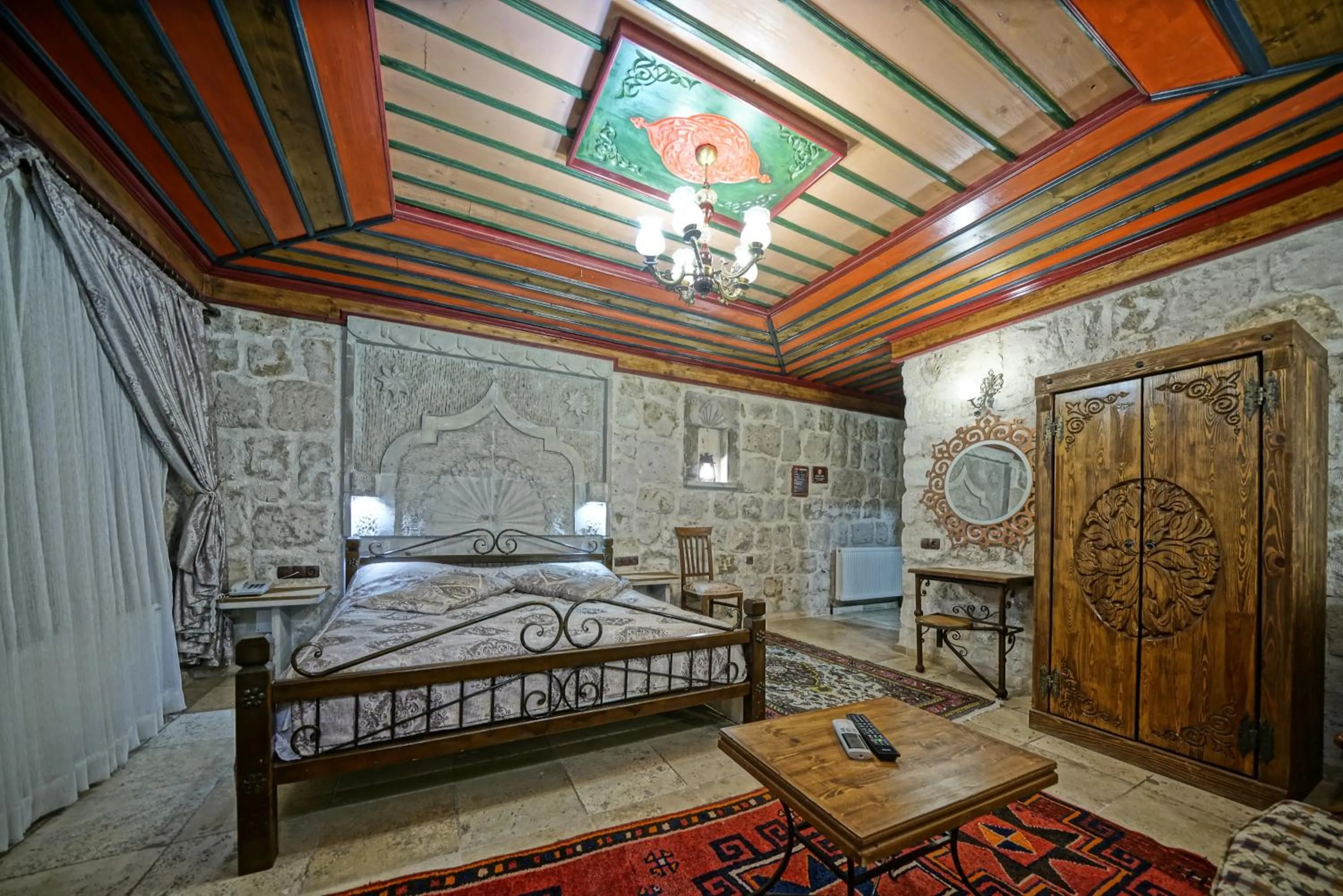 Photo of the whole room, Bed in Alaturca House