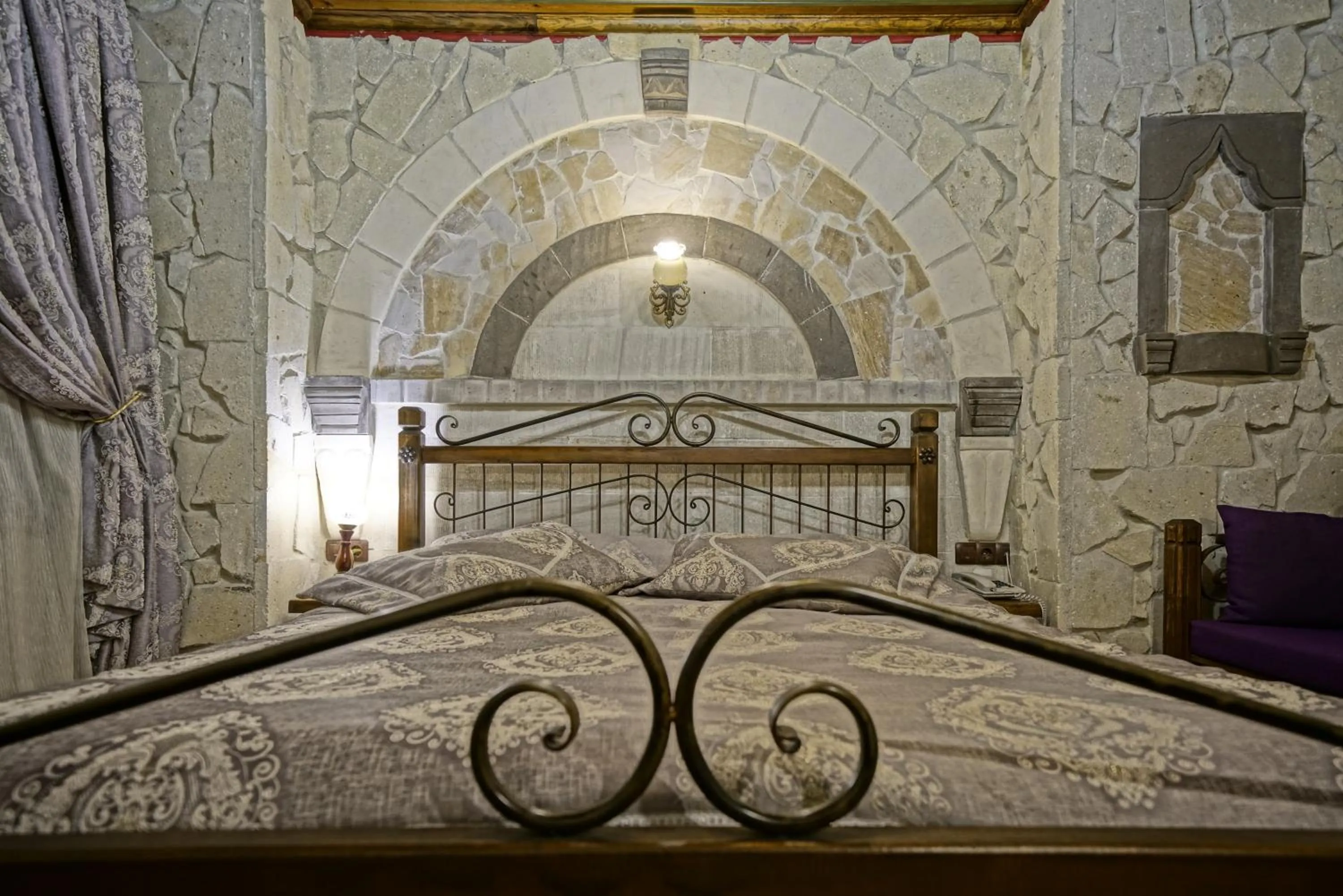 Photo of the whole room, Bed in Alaturca House