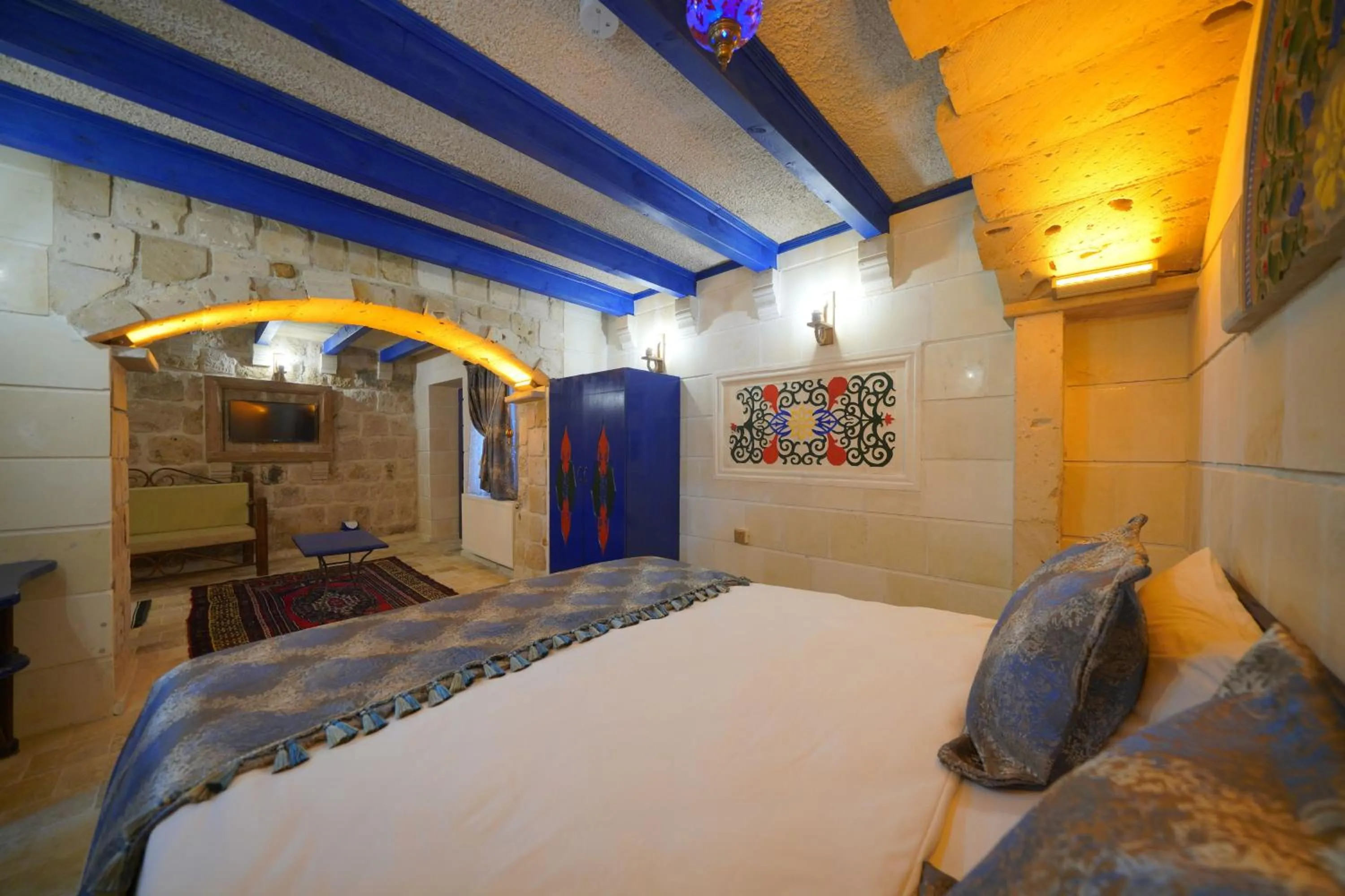 Photo of the whole room, Bed in Alaturca House