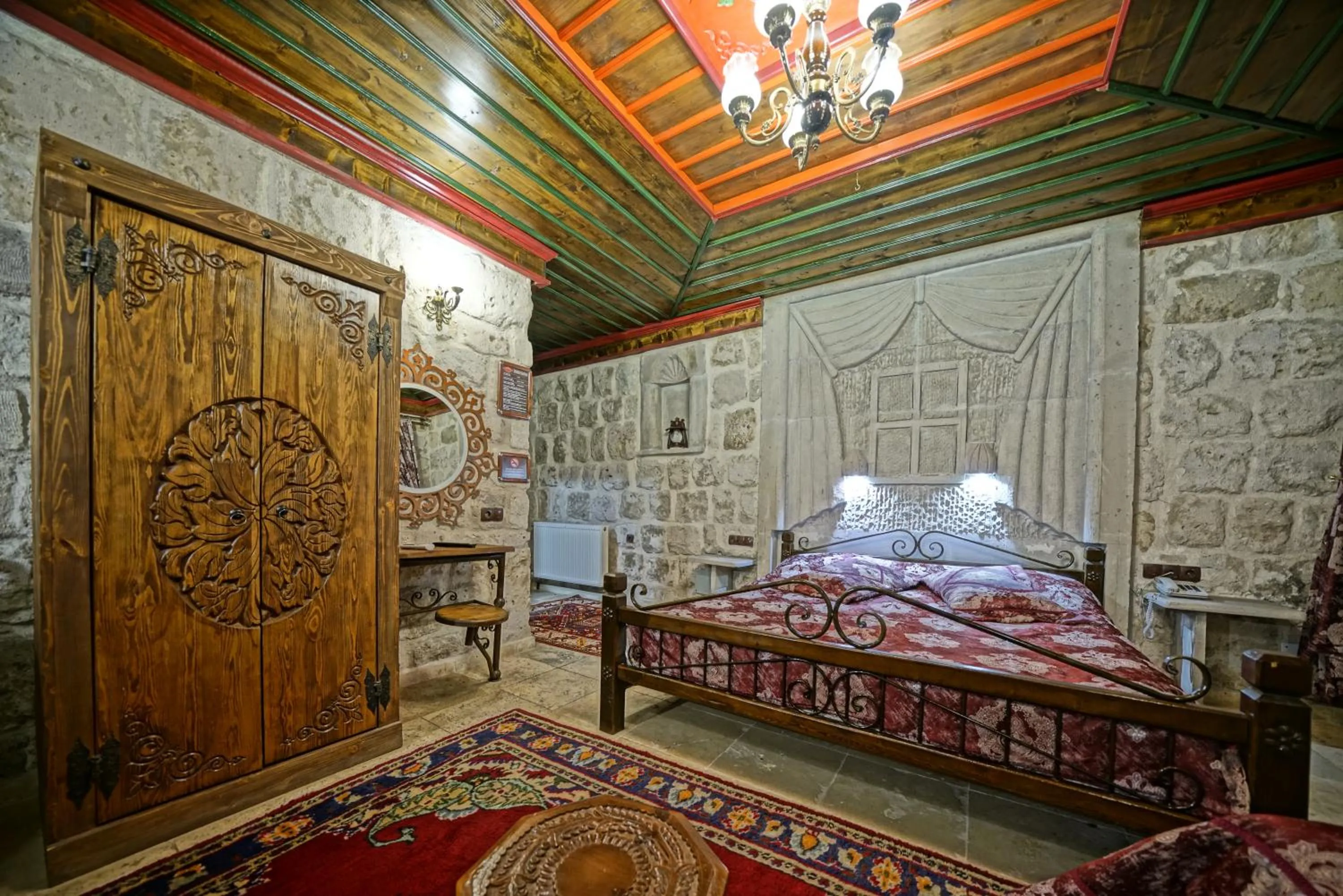Photo of the whole room, Bed in Alaturca House