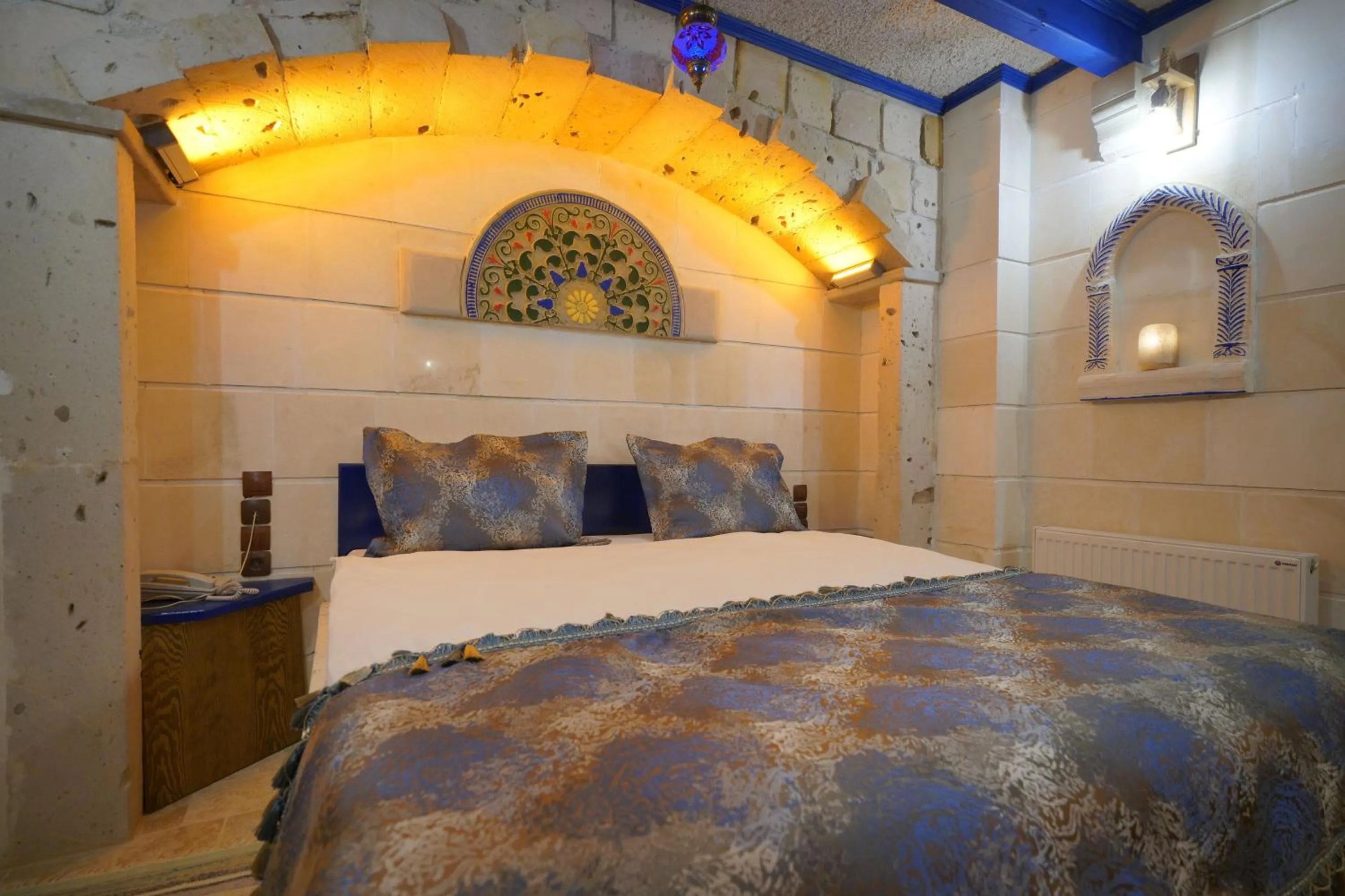 Photo of the whole room, Bed in Alaturca House