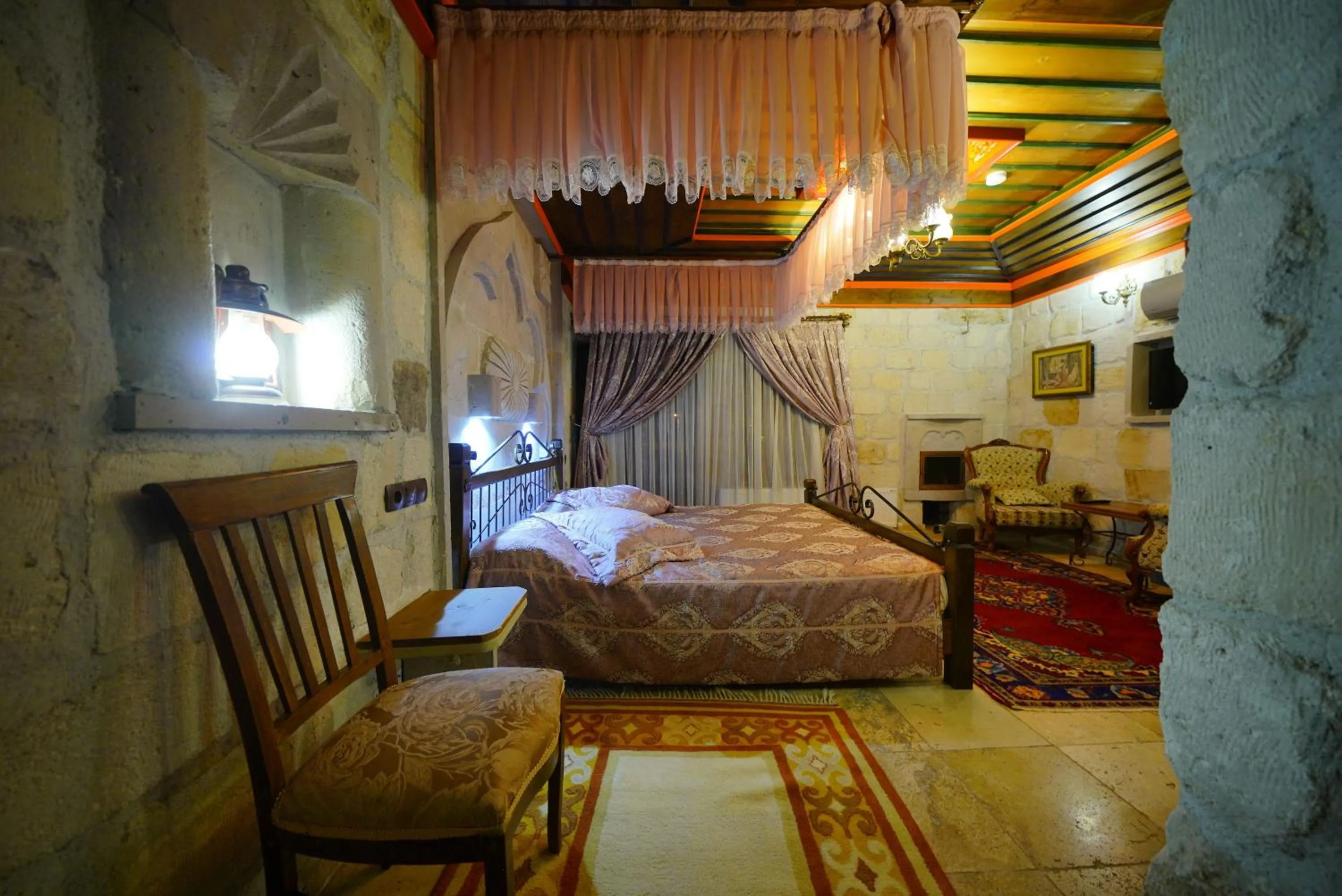 Photo of the whole room, Bed in Alaturca House