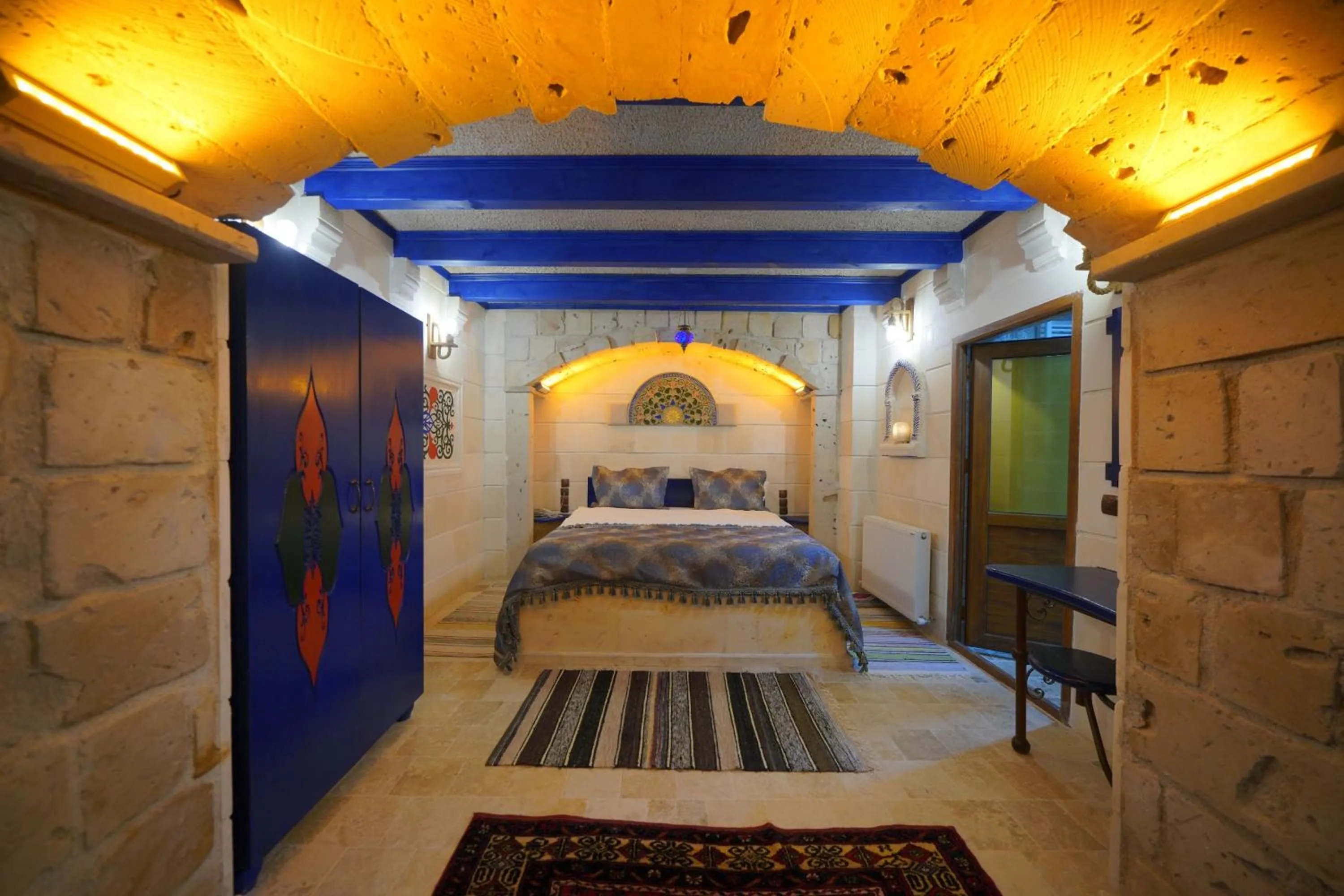 Photo of the whole room, Bed in Alaturca House