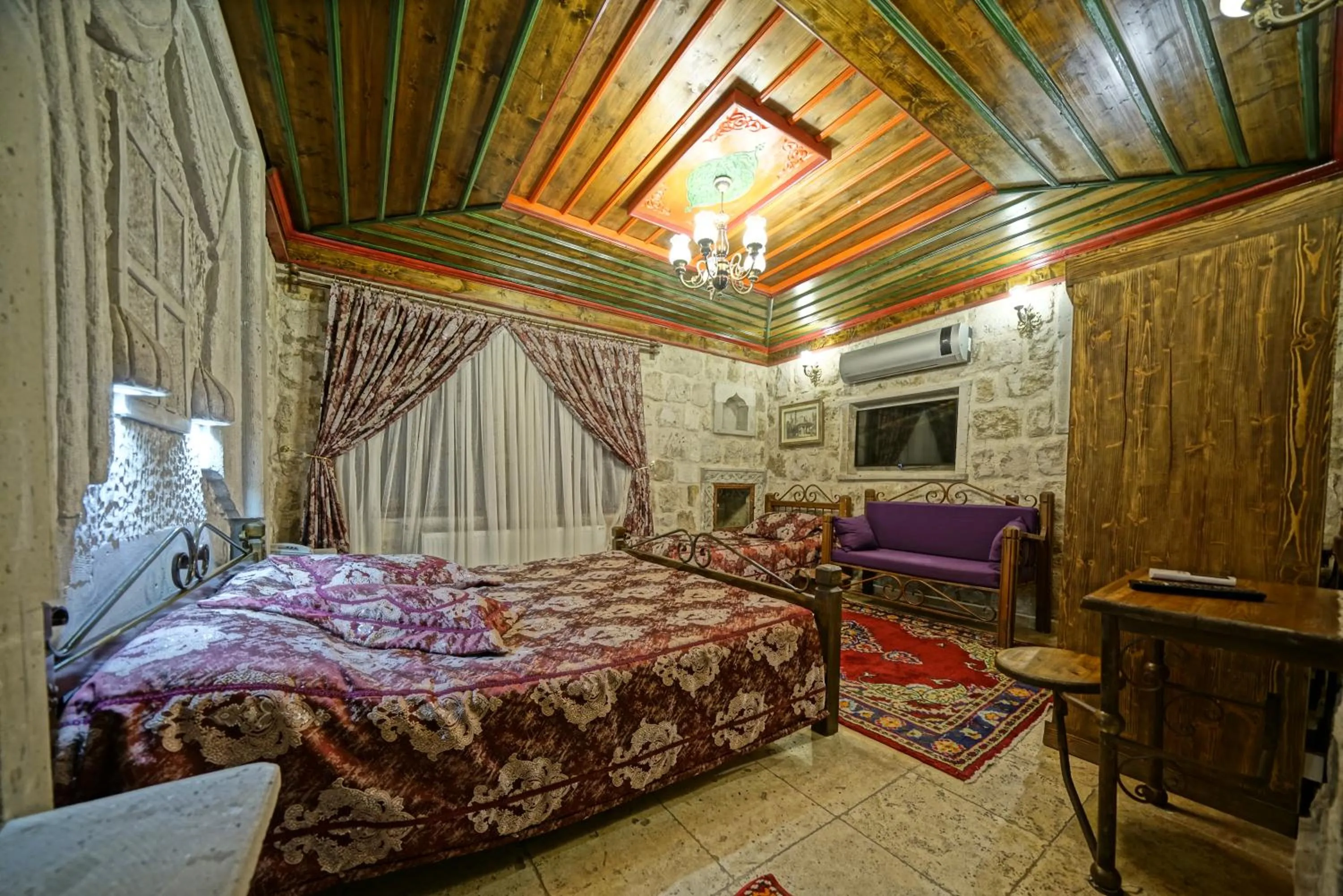 Photo of the whole room, Bed in Alaturca House