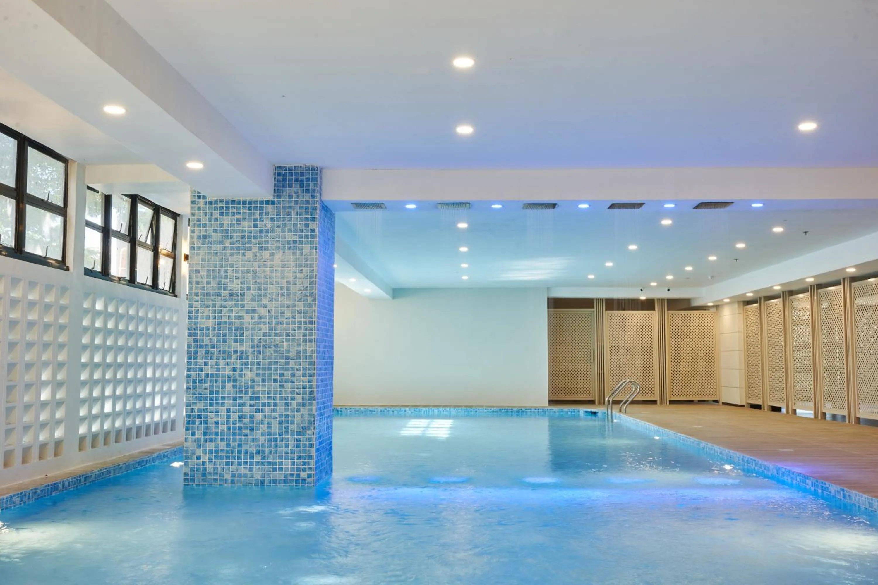 Swimming pool in Treewoods Residences
