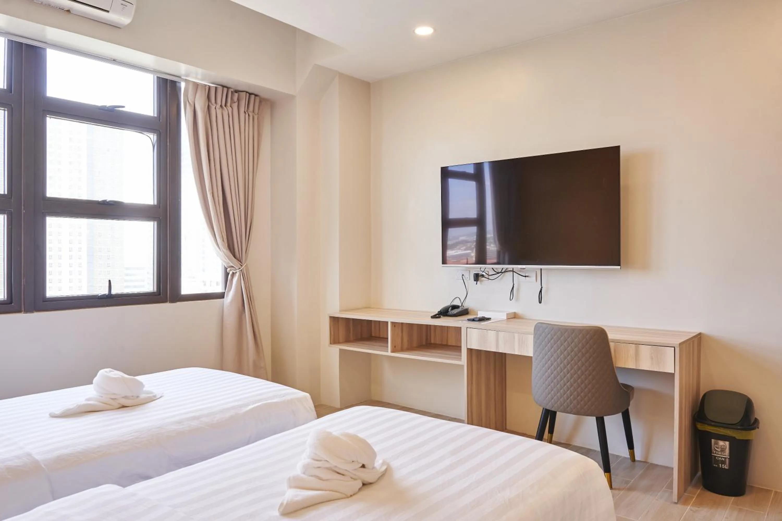 Bed in Treewoods Residences