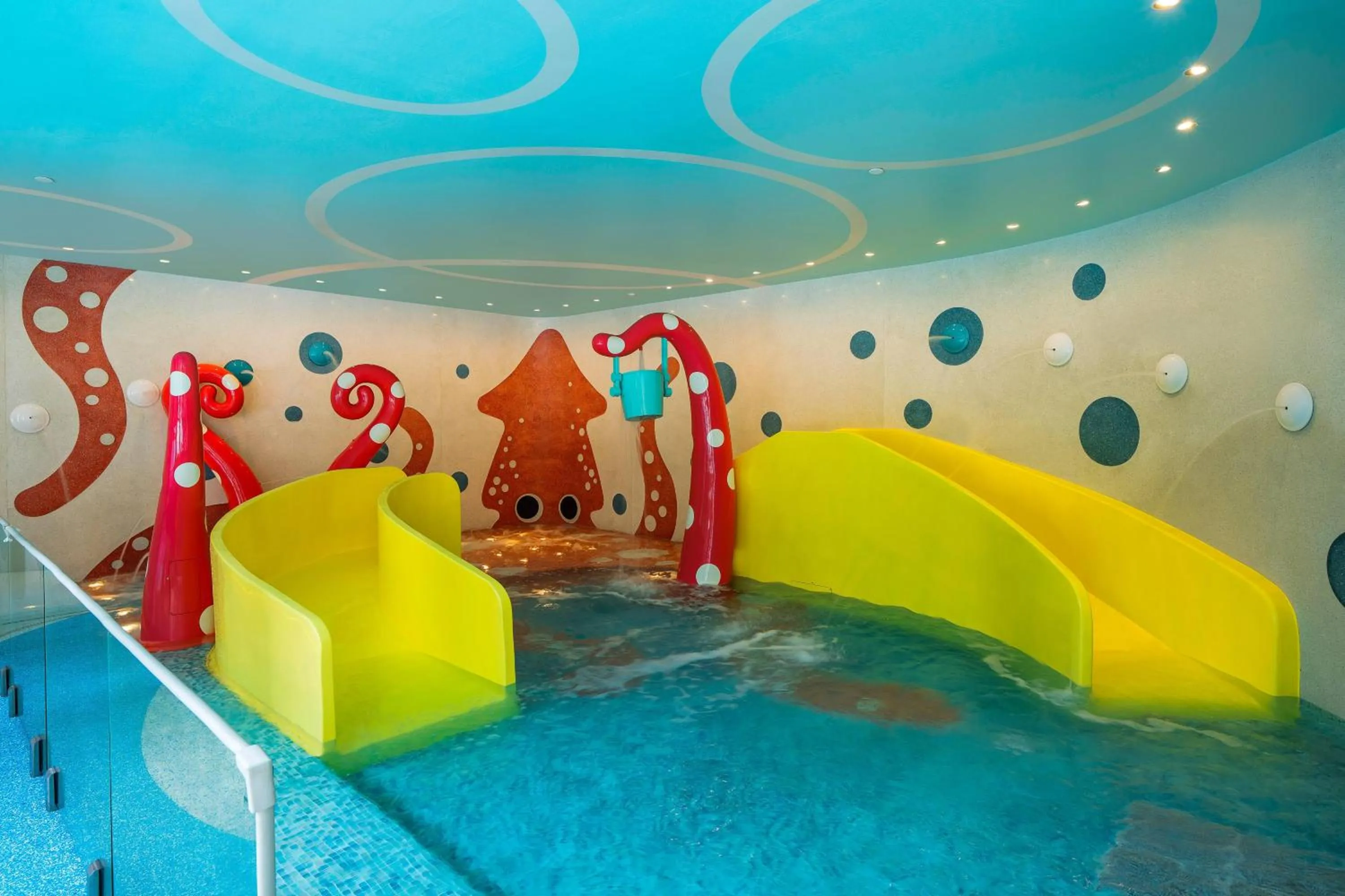 Swimming pool in Meliá Pattaya Hotel