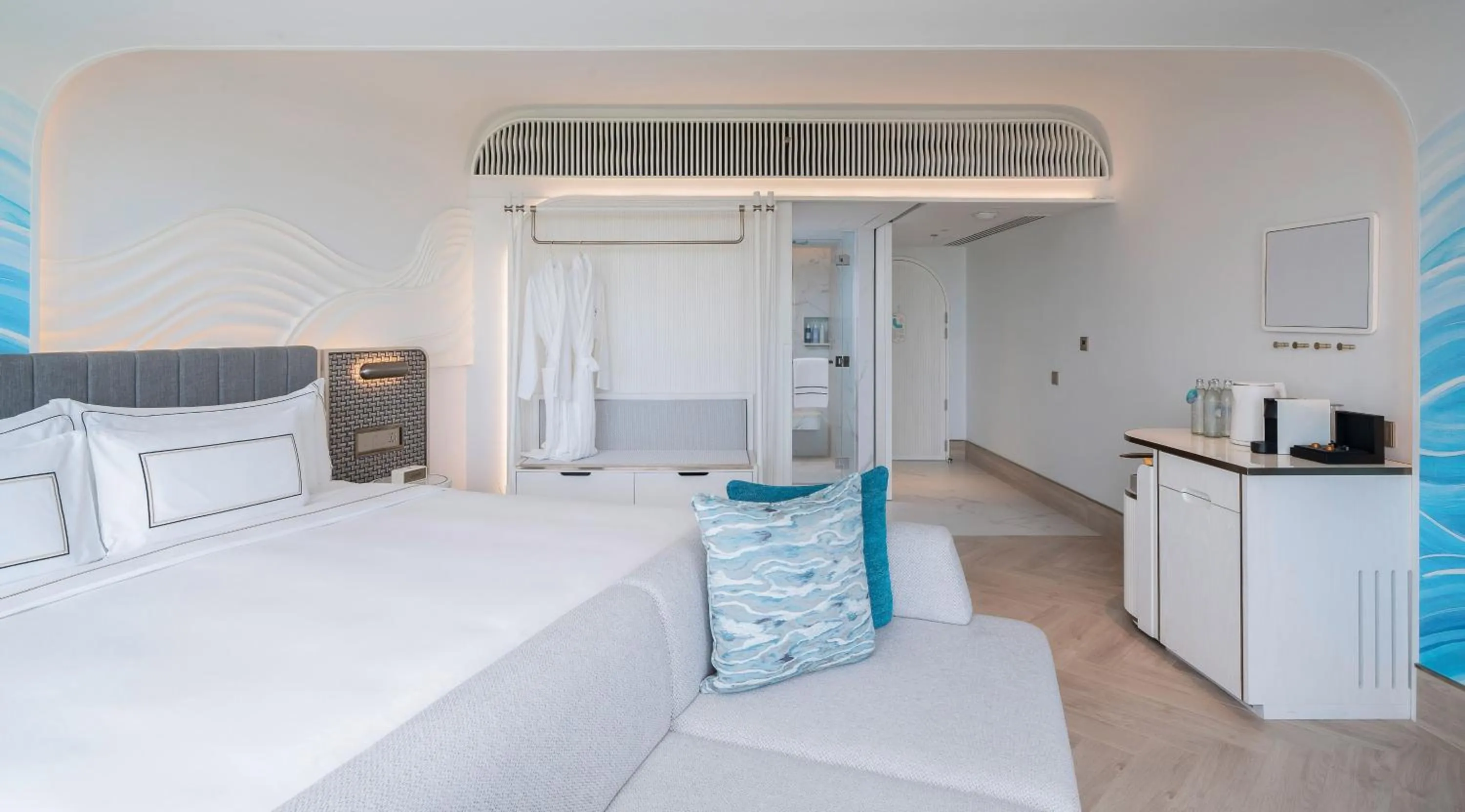 Property building, Bed in Meliá Pattaya Hotel