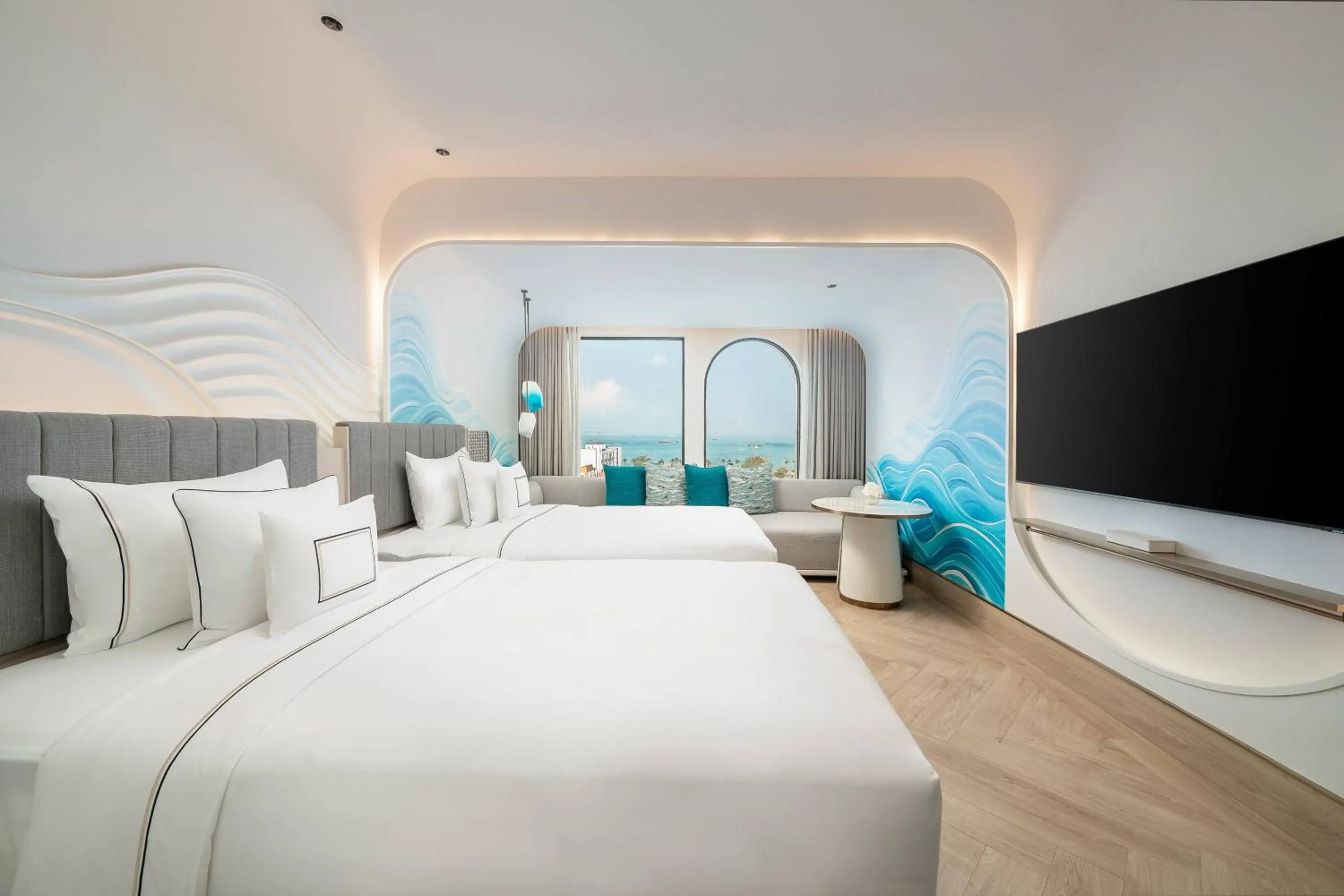 Property building, Bed in Meliá Pattaya Hotel