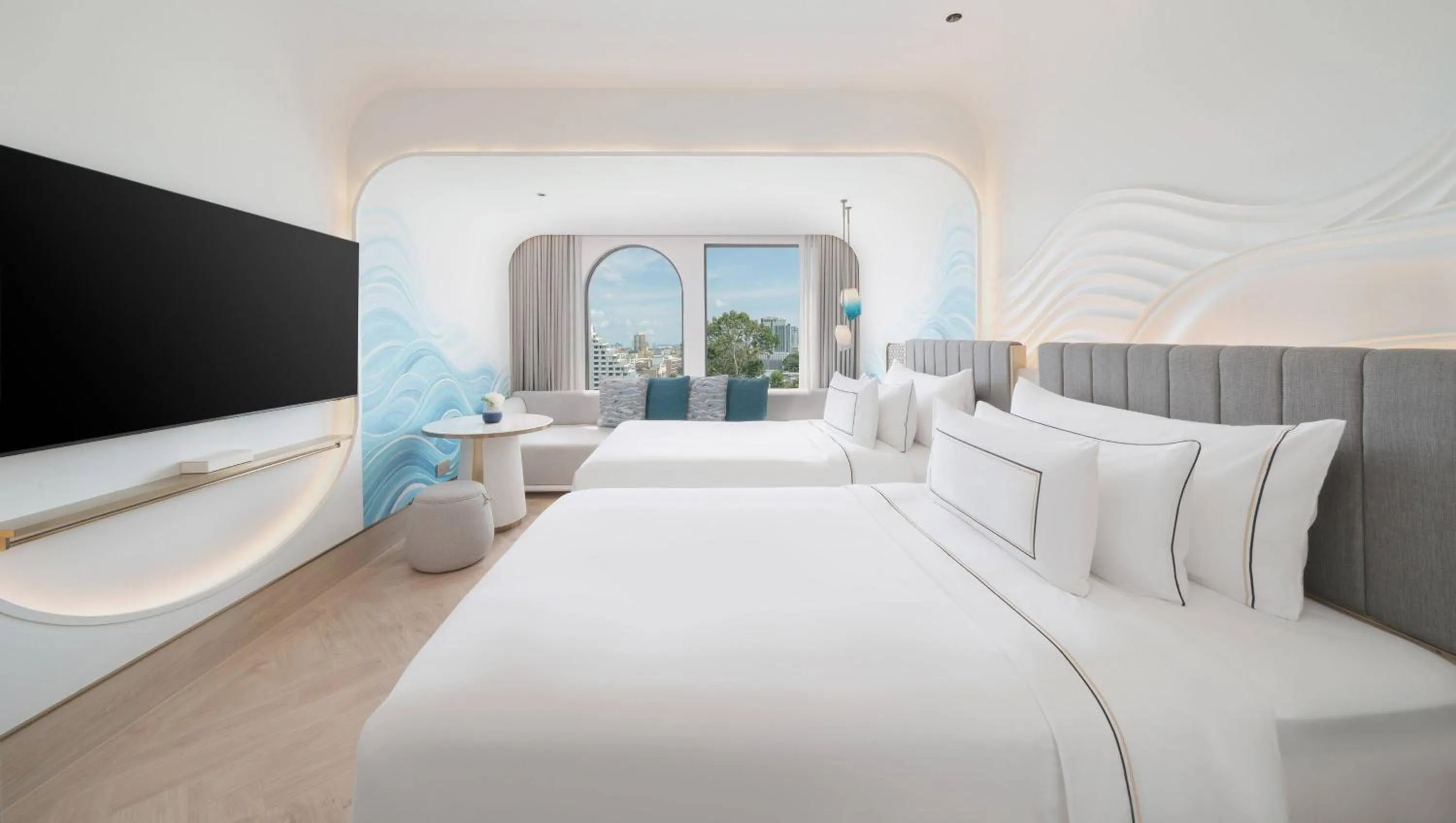 Property building, Bed in Meliá Pattaya Hotel