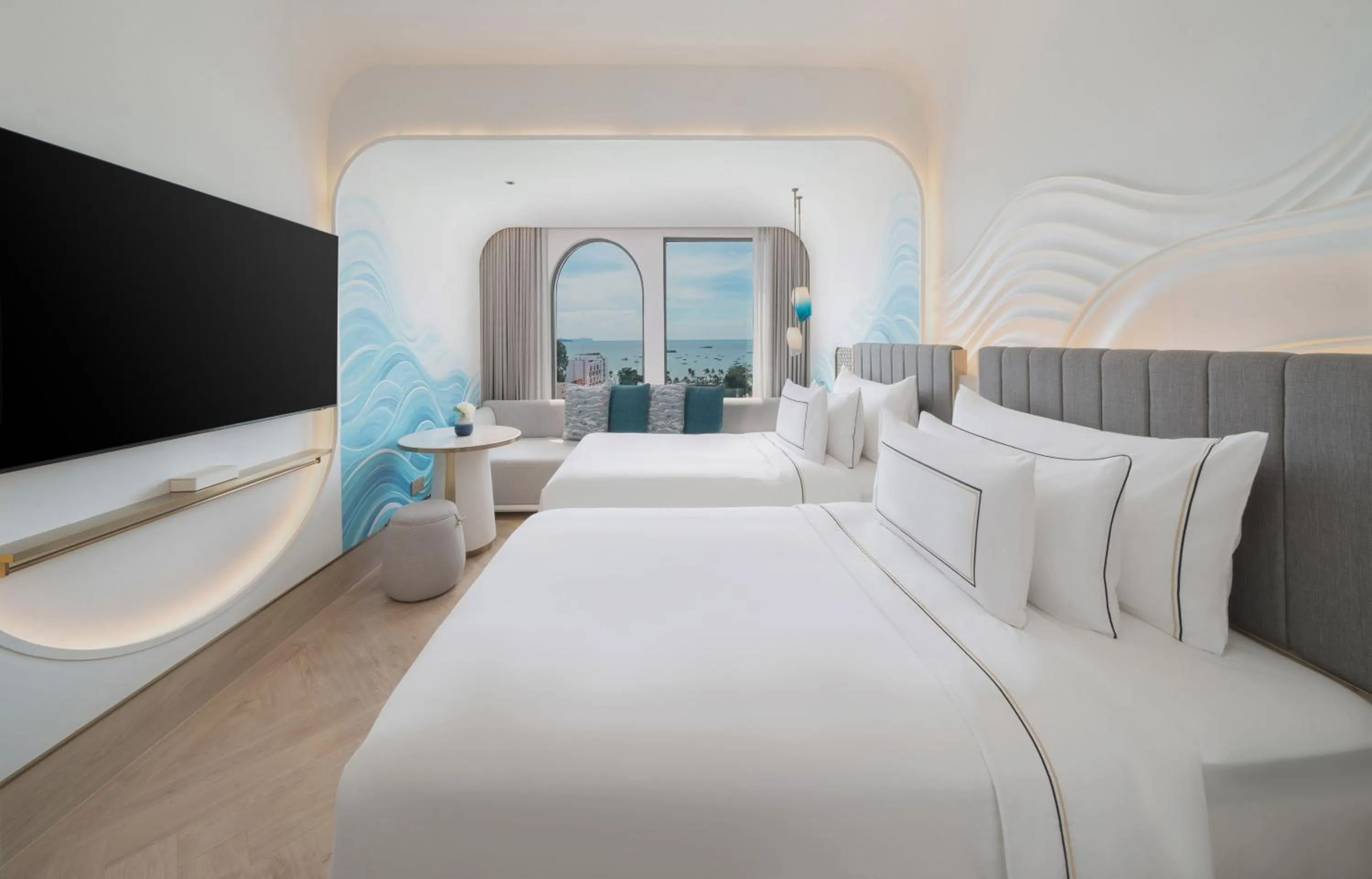 Property building, Bed in Meliá Pattaya Hotel