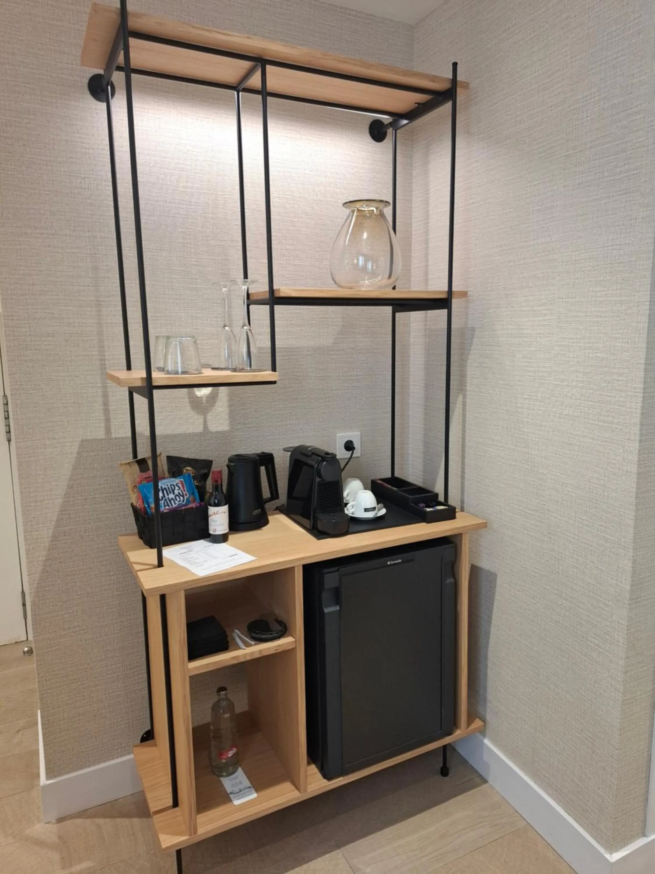 Coffee/tea facilities in Melia Plaza Valencia