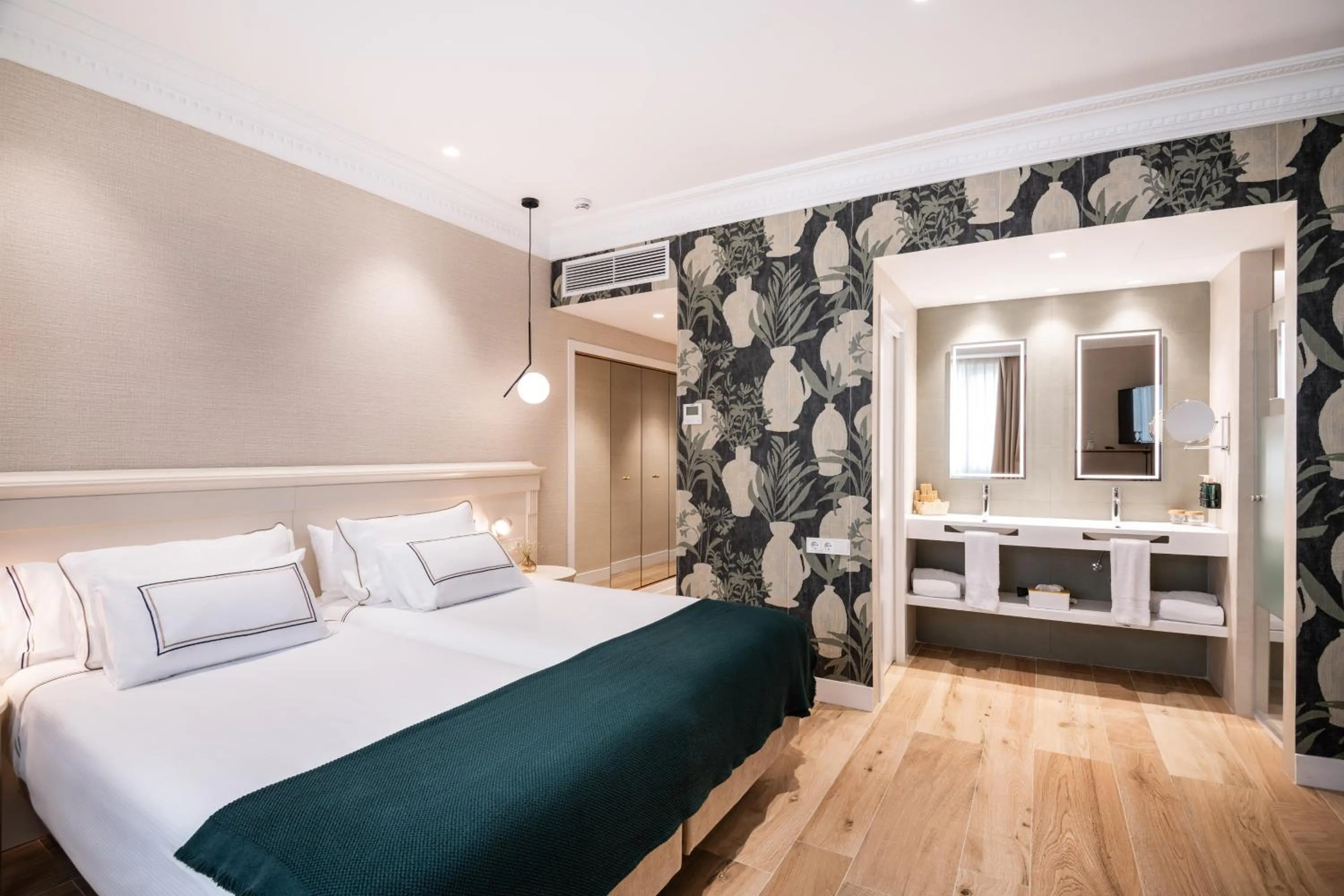 Bed in Melia Plaza Valencia