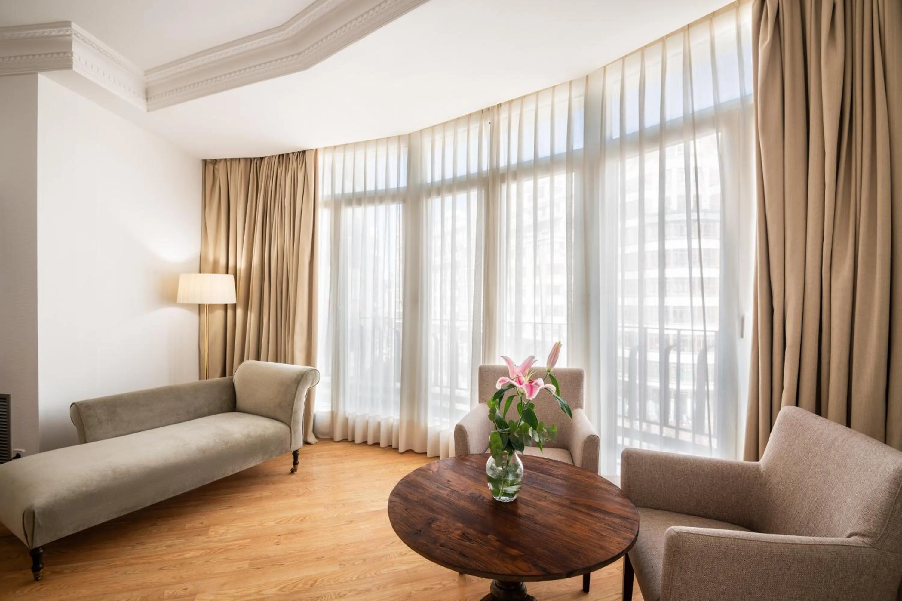 Bedroom in Melia Plaza Valencia