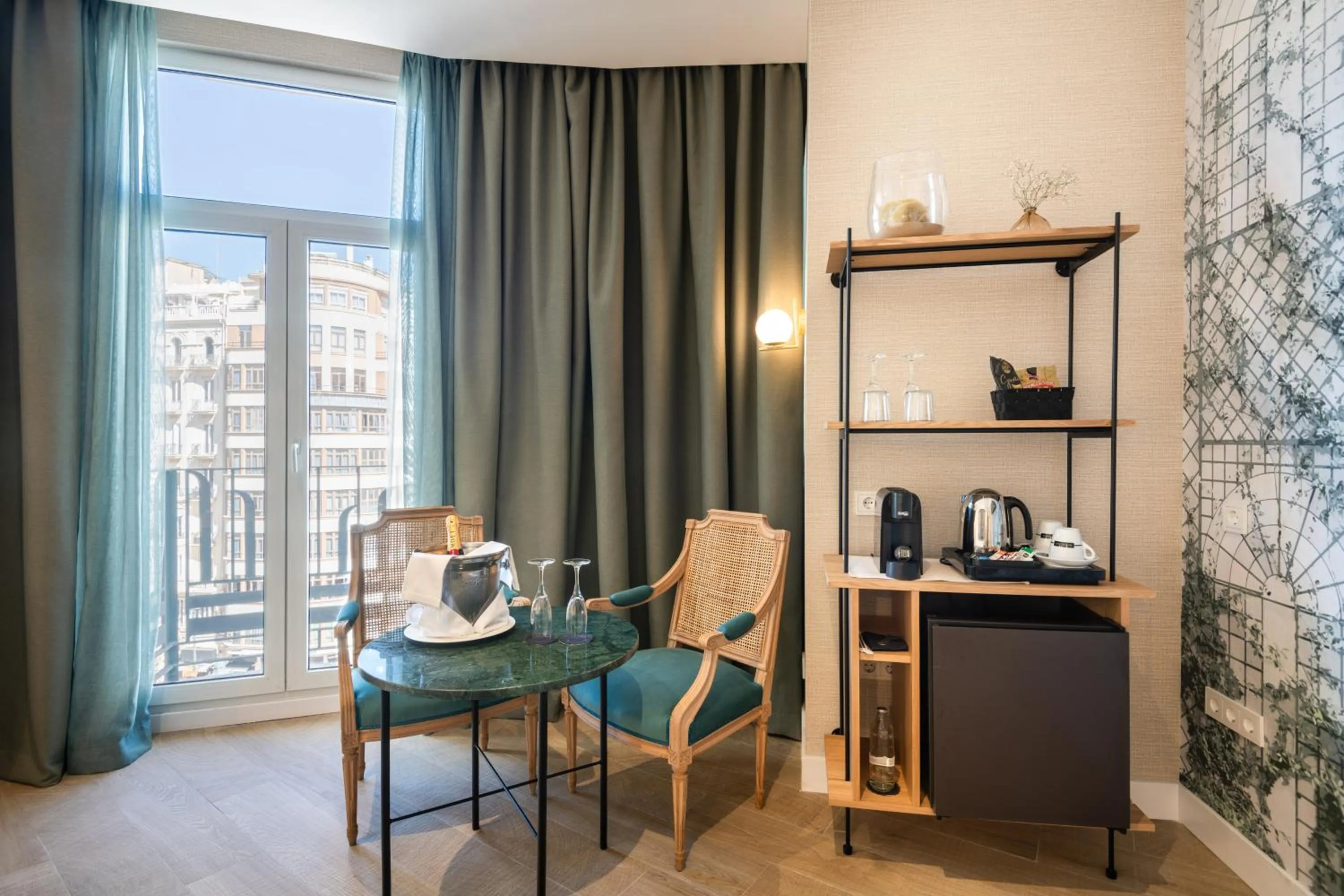 Coffee/tea facilities in Melia Plaza Valencia