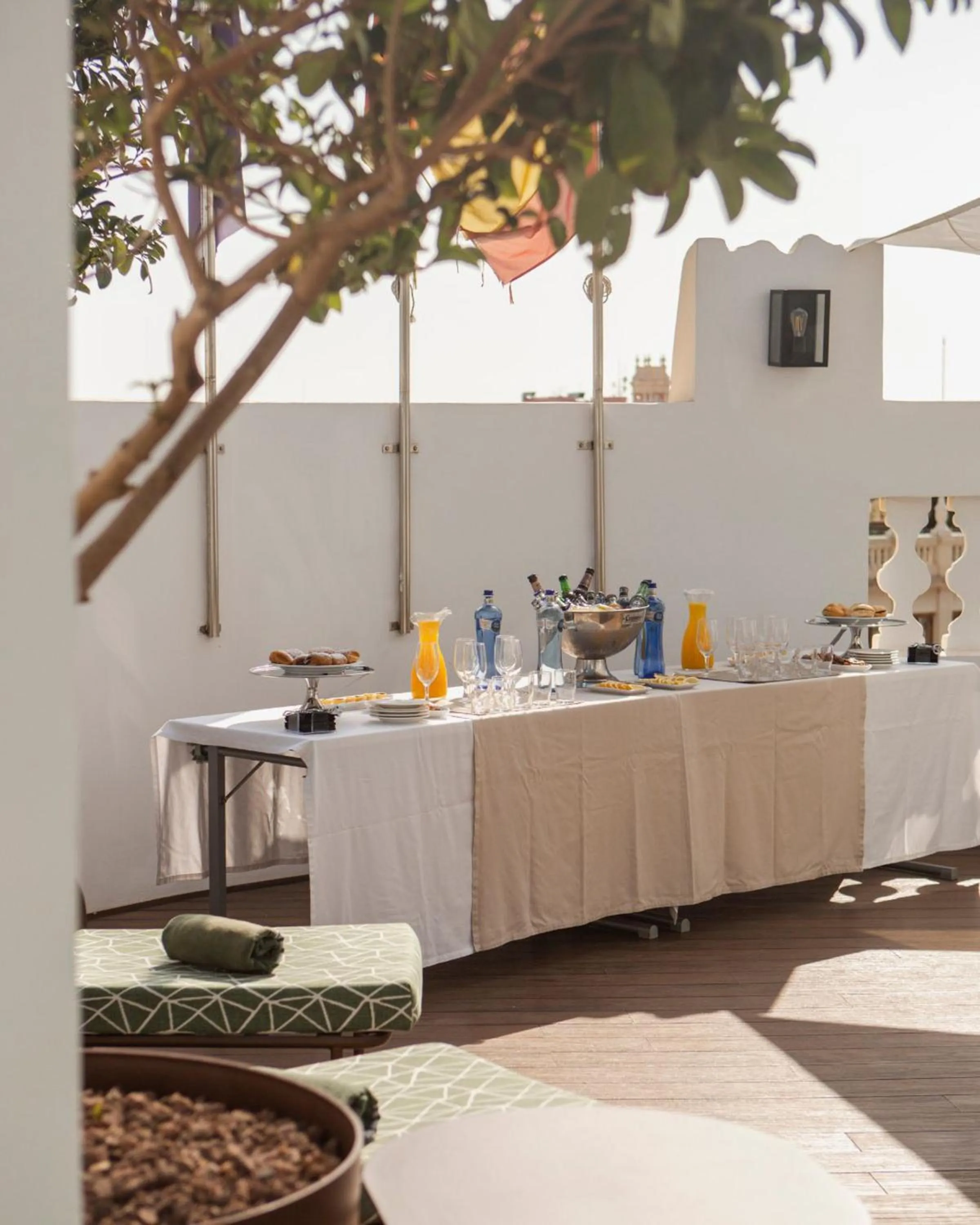 Restaurant/places to eat in Melia Plaza Valencia