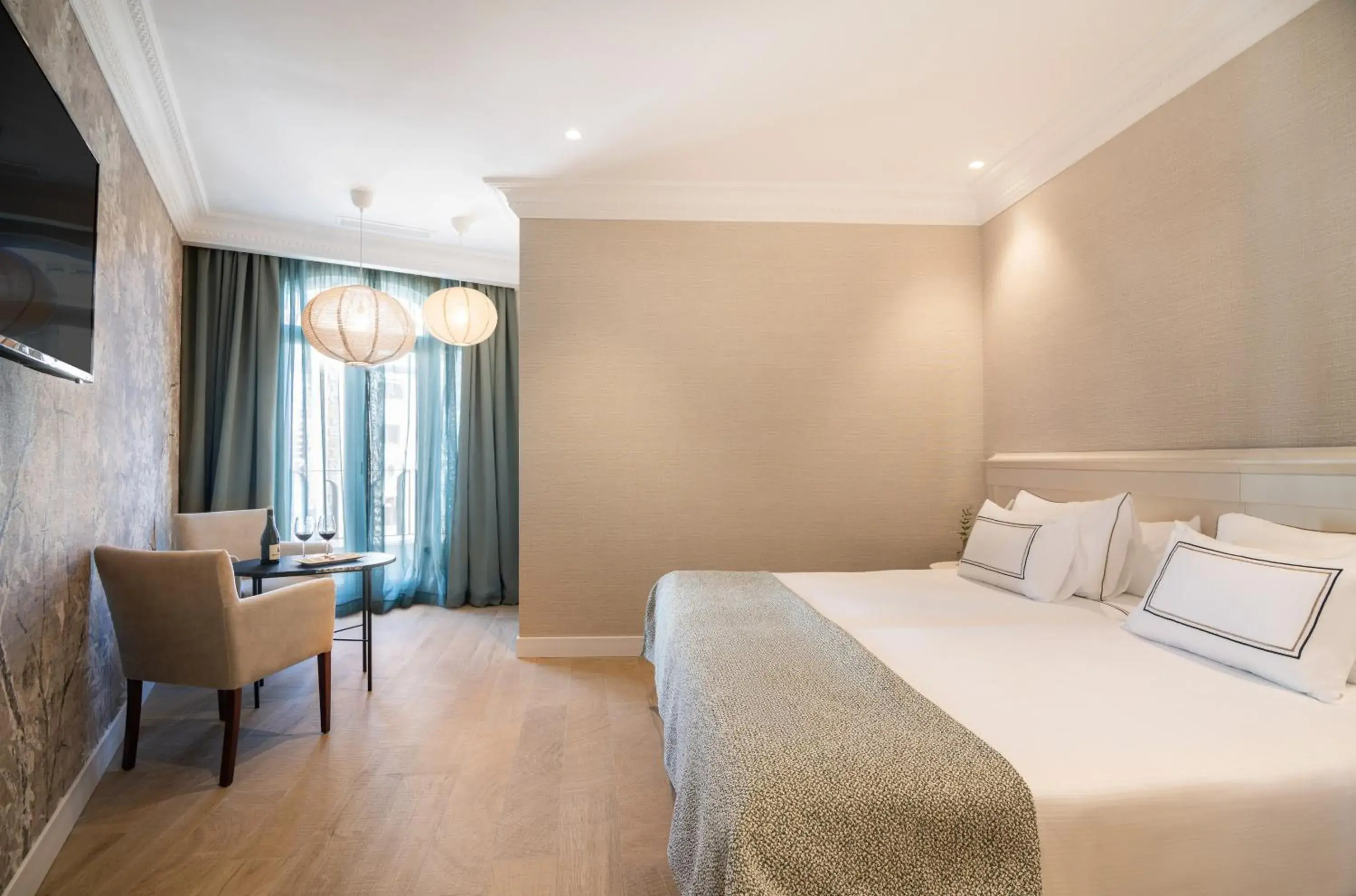 Premium Plaza Views in Melia Plaza Valencia Premium Plaza Views in Melia Plaza Valencia