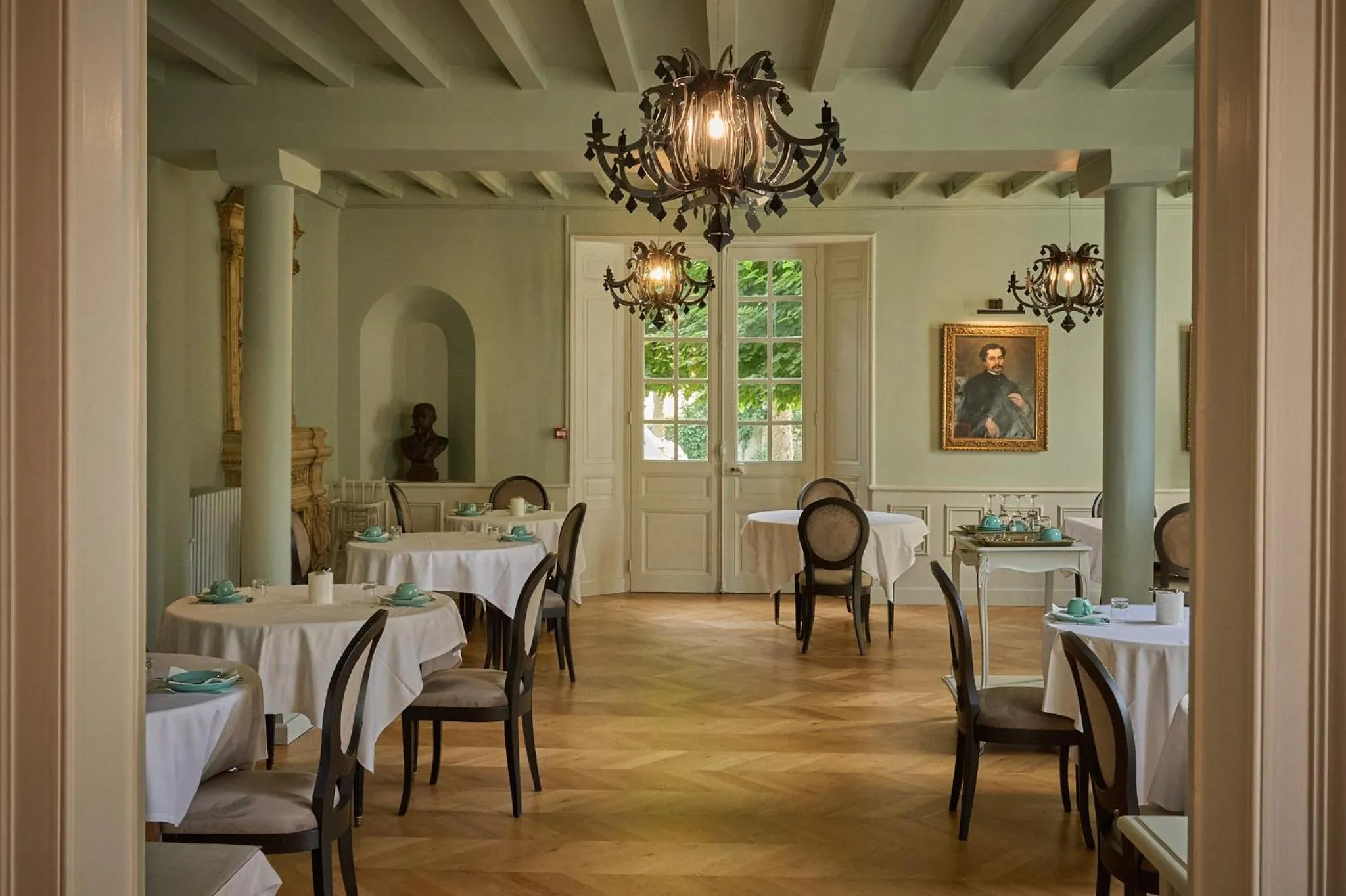 Restaurant/places to eat in Hôtel du Château Bois Guibert