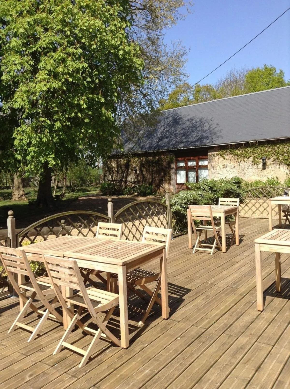 Patio in Hôtel du Château Bois Guibert