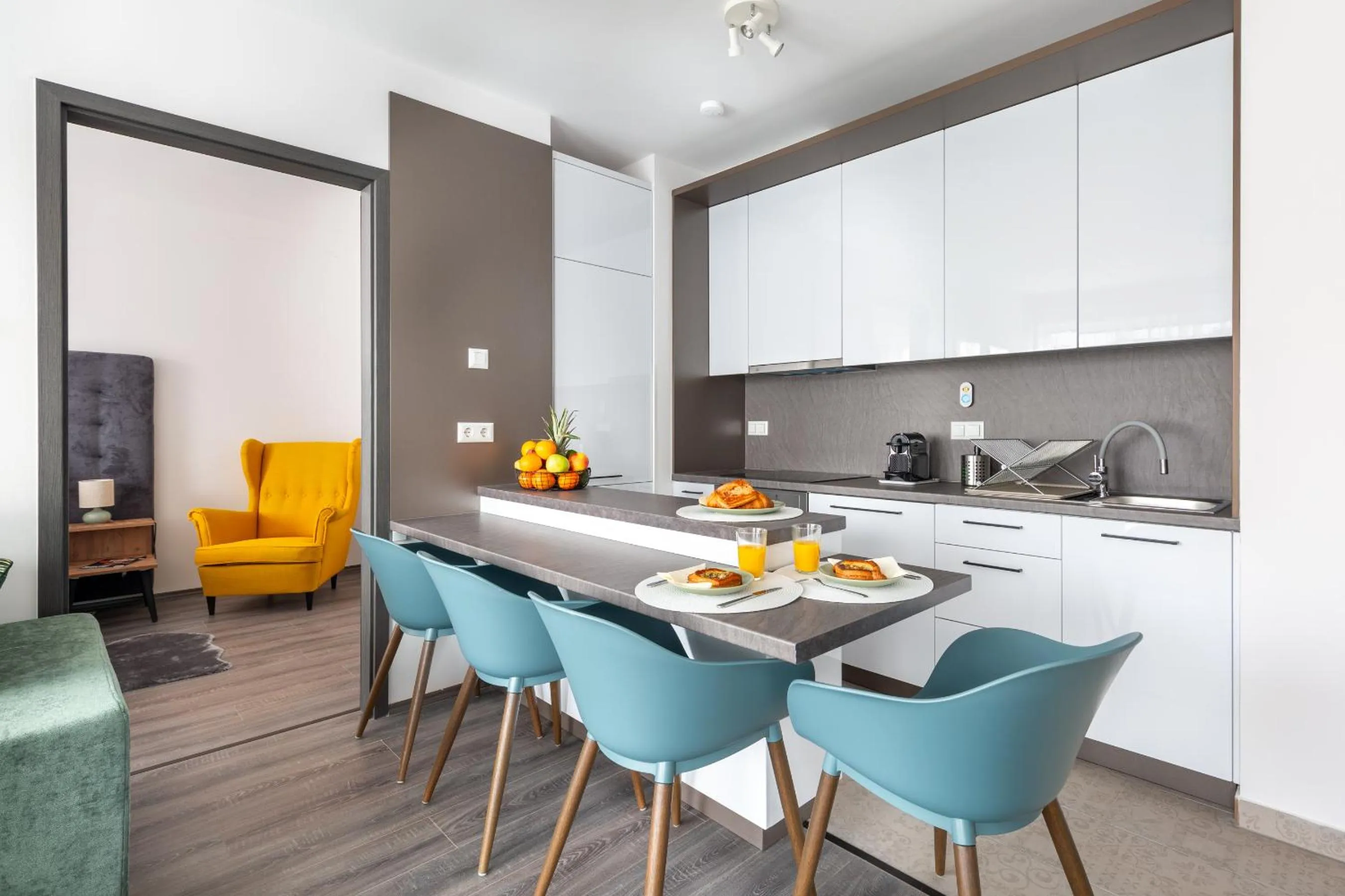 Kitchen or kitchenette in Hock Residence by Vagabond