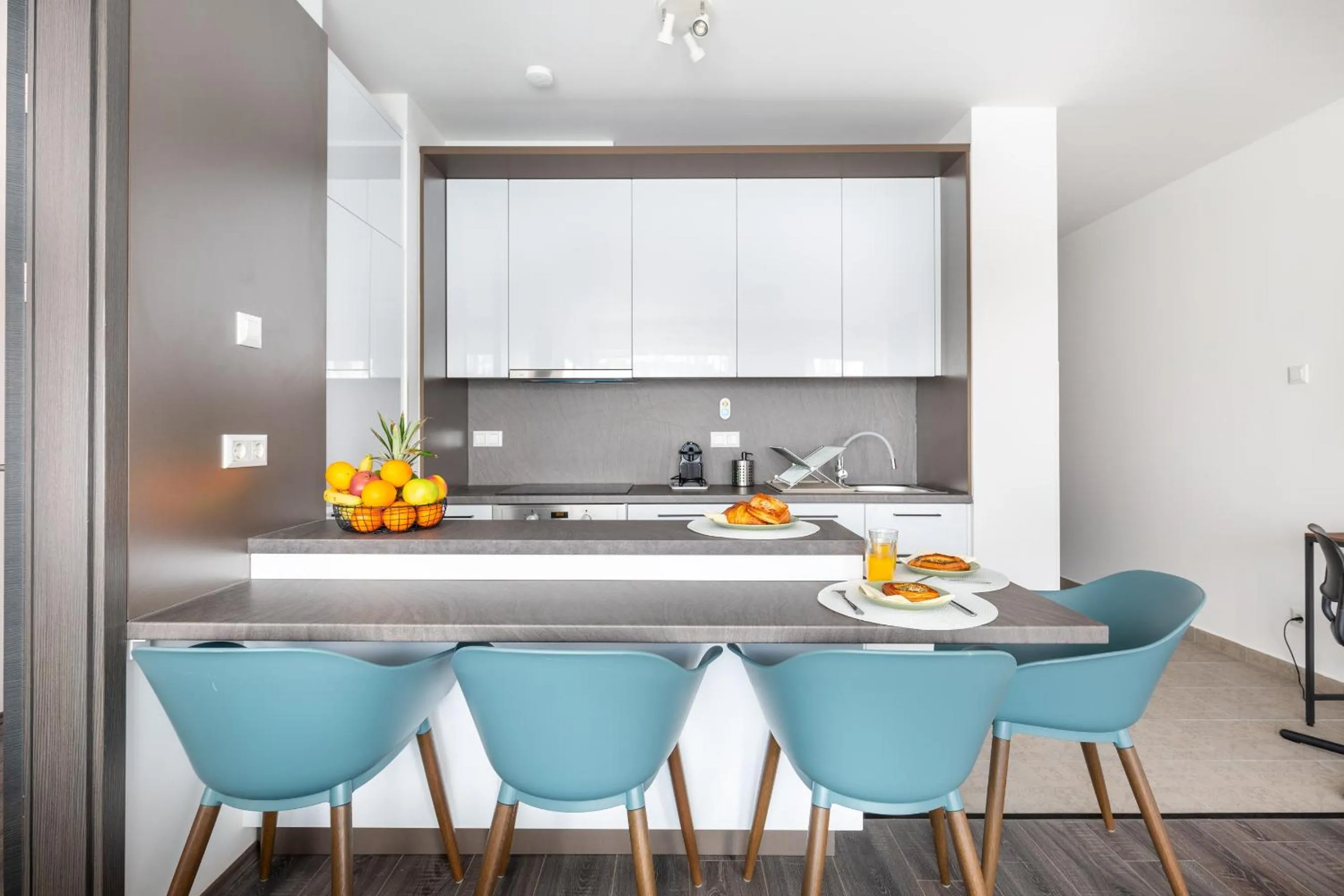 Kitchen or kitchenette in Hock Residence by Vagabond