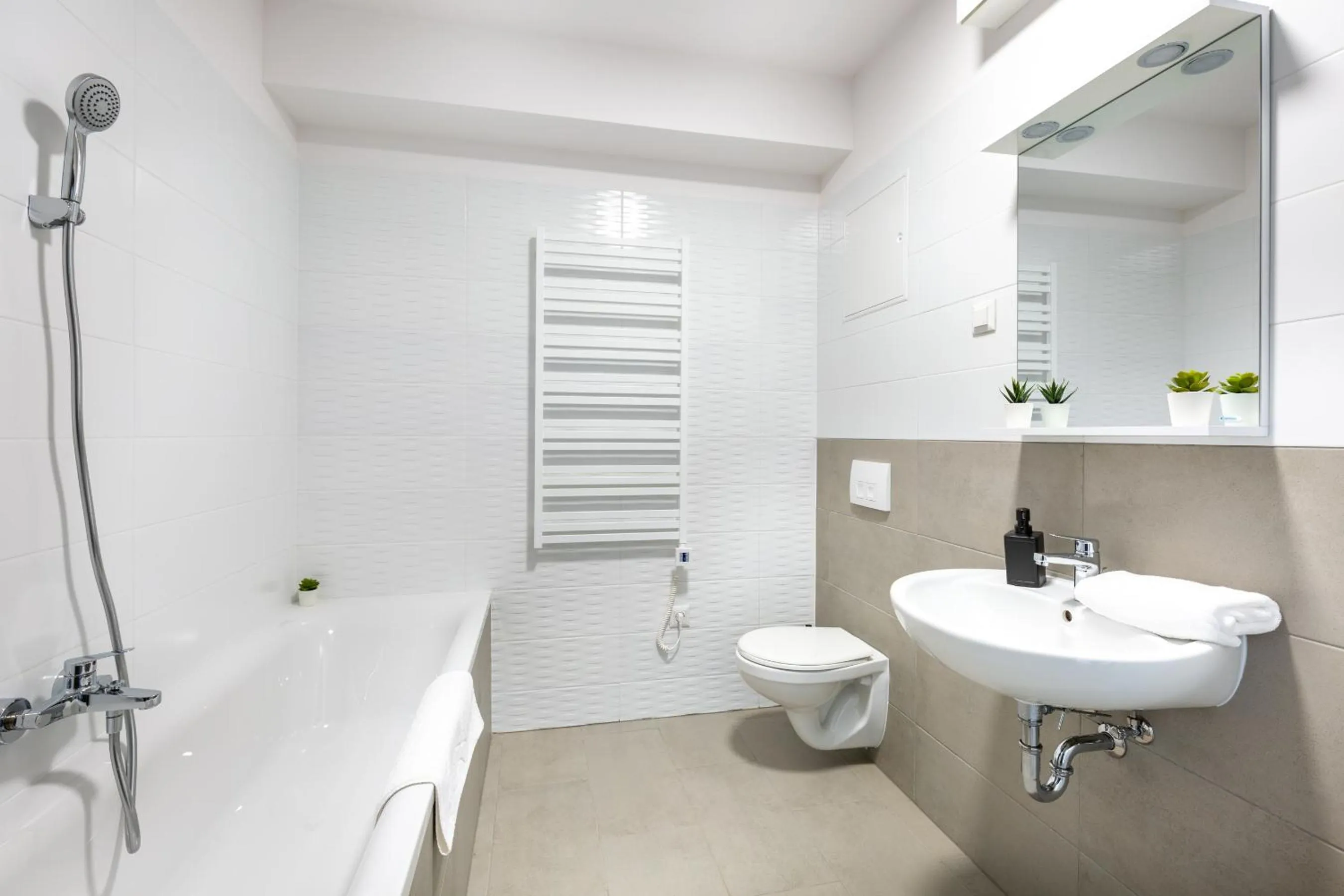 Toilet in Hock Residence by Vagabond