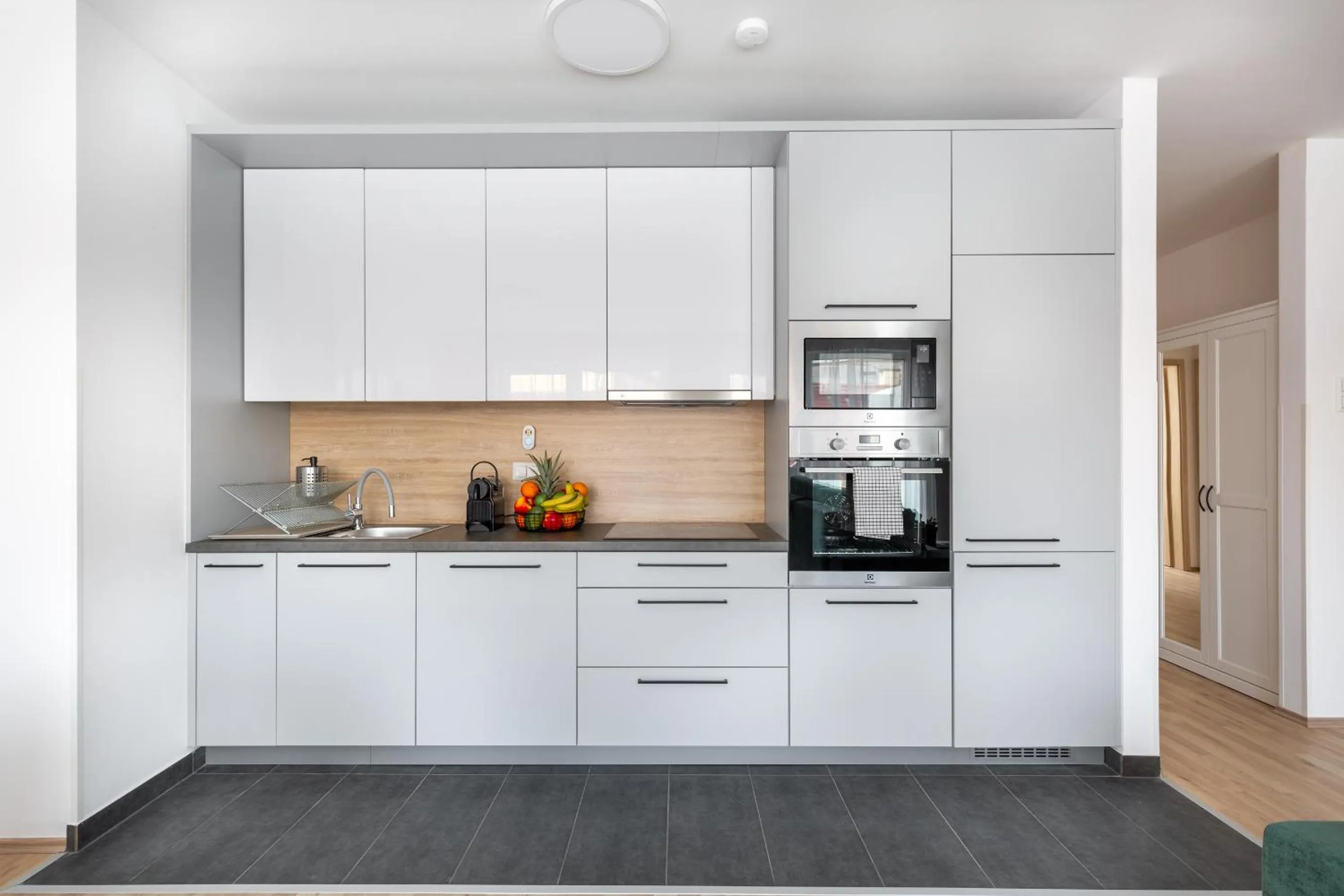 Coffee/tea facilities in Hock Residence by Vagabond