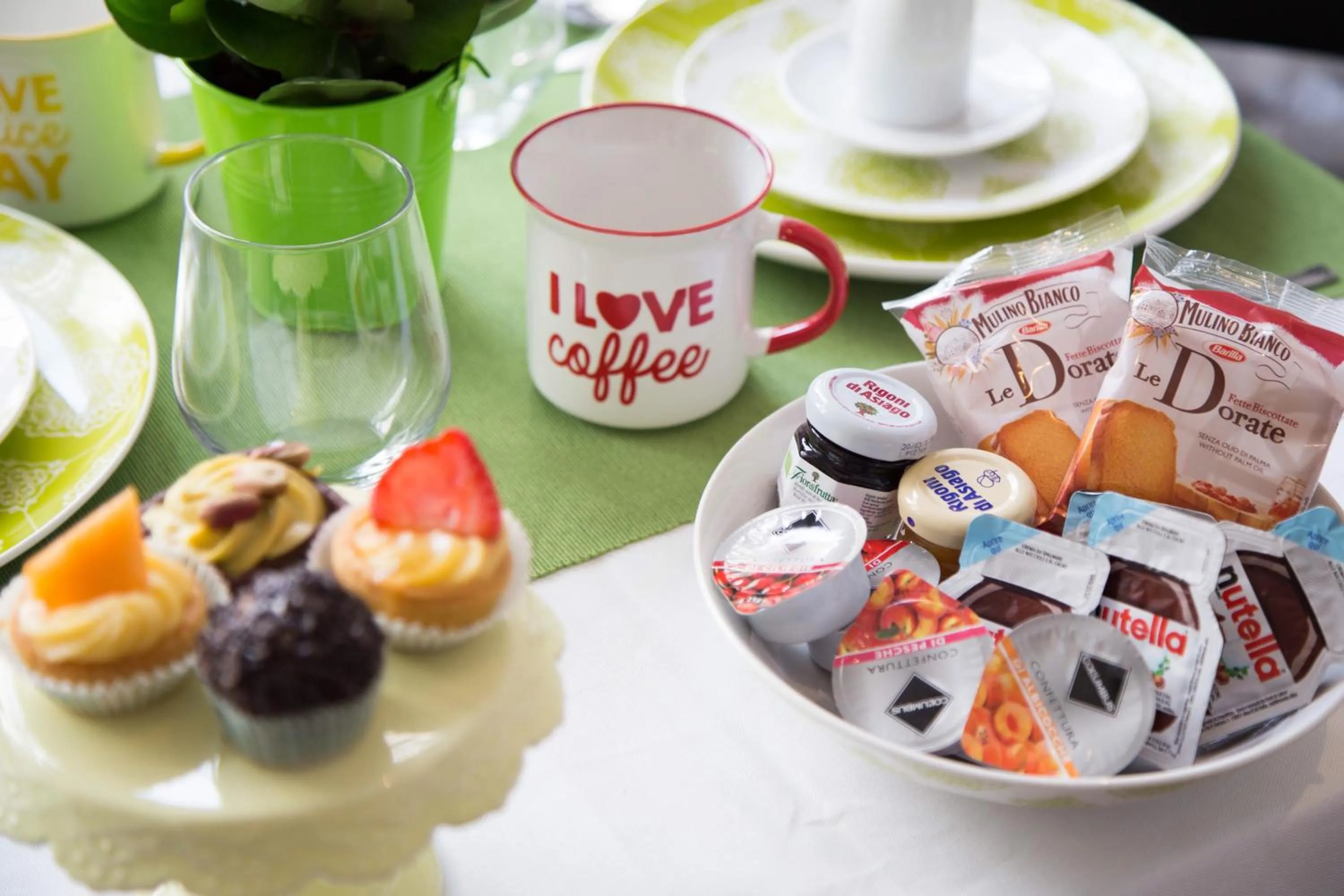 Continental breakfast in Domus Casaletto