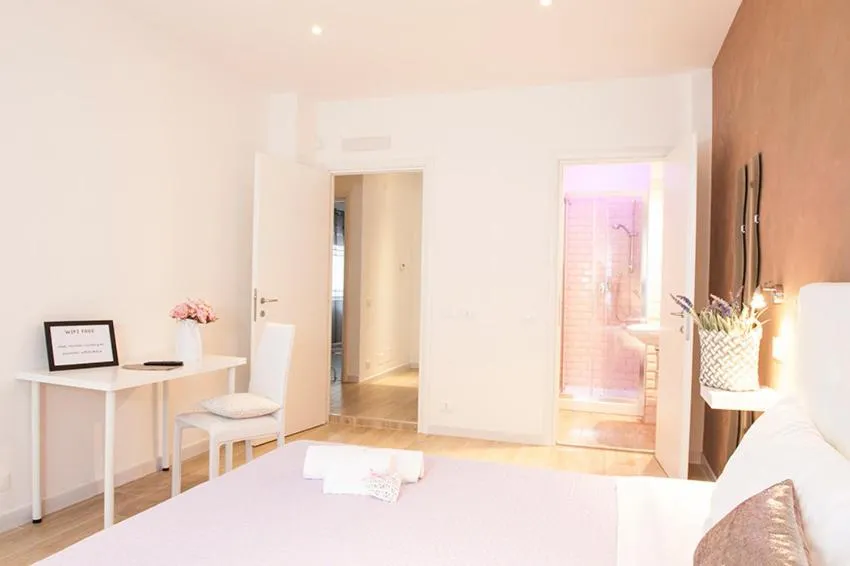 Photo of the whole room, Bed in Domus Casaletto