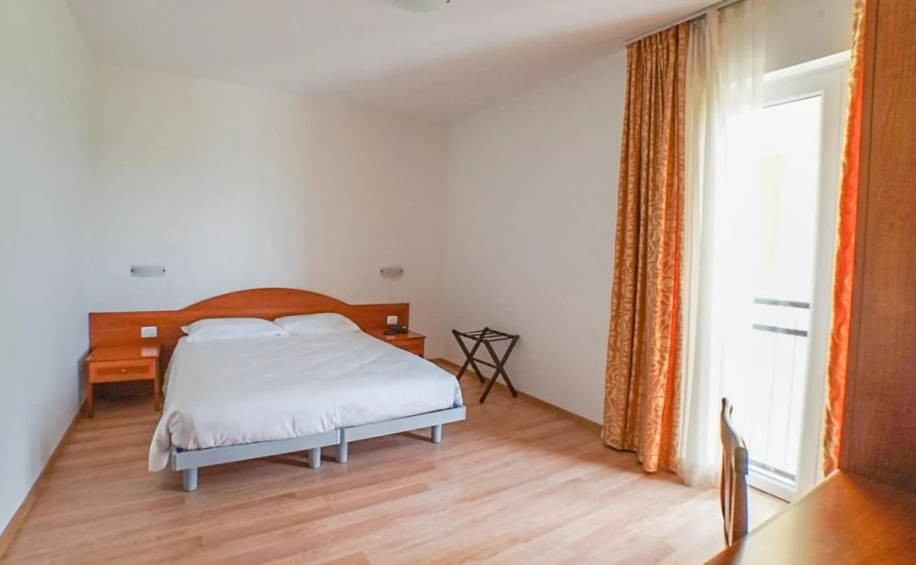 Bedroom, Bed in Hotel Nuova Barcaccia