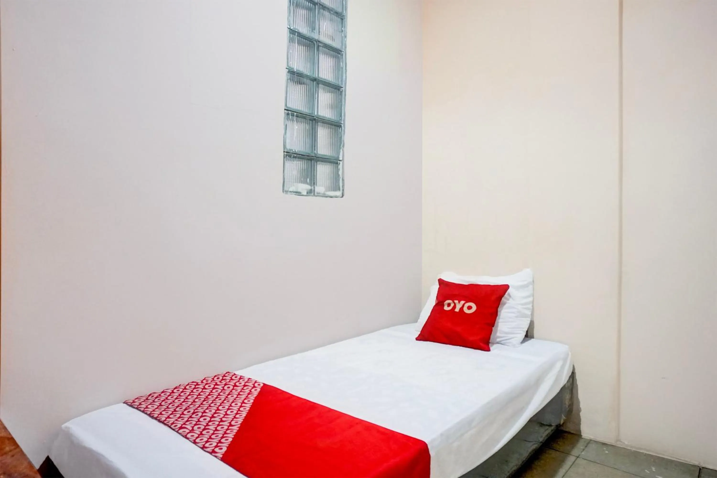 Bedroom, Bed in Hotel O Medan City Center Near Plaza Medan Fair Formerly Waringin Residence