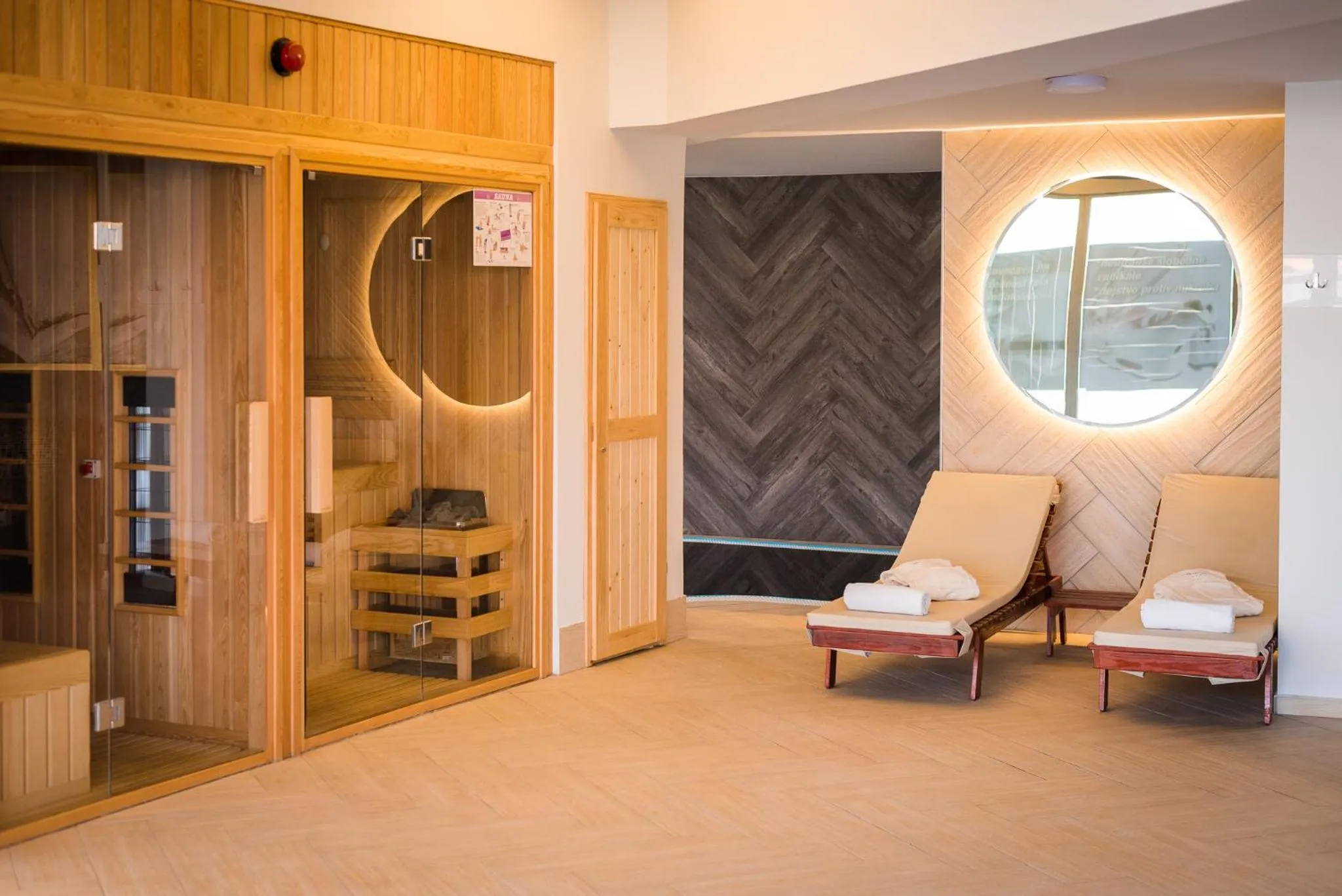 Swimming pool in Hotel Tiski Cvet