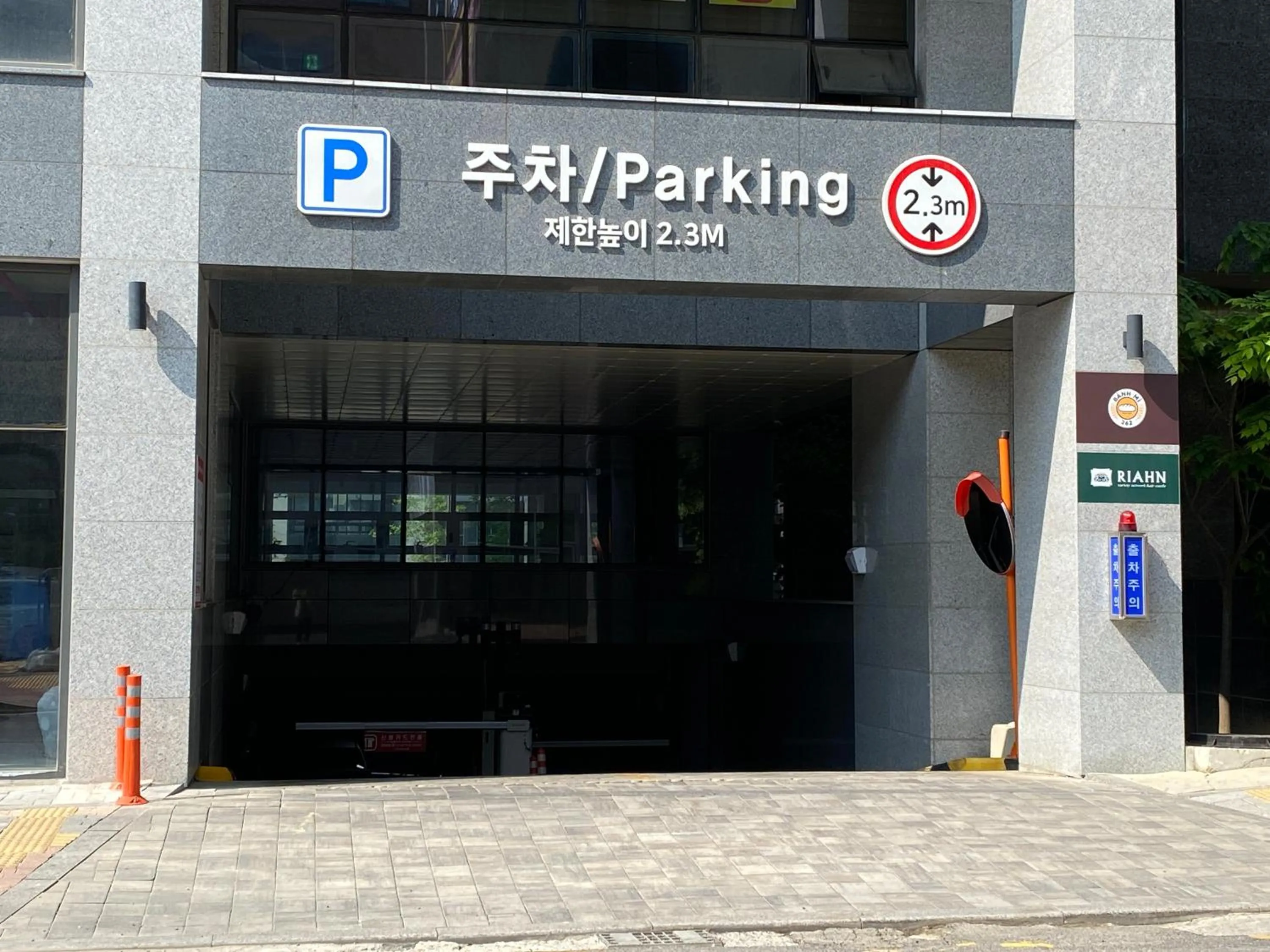 Parking in Grand Bleu Hotel & Residence